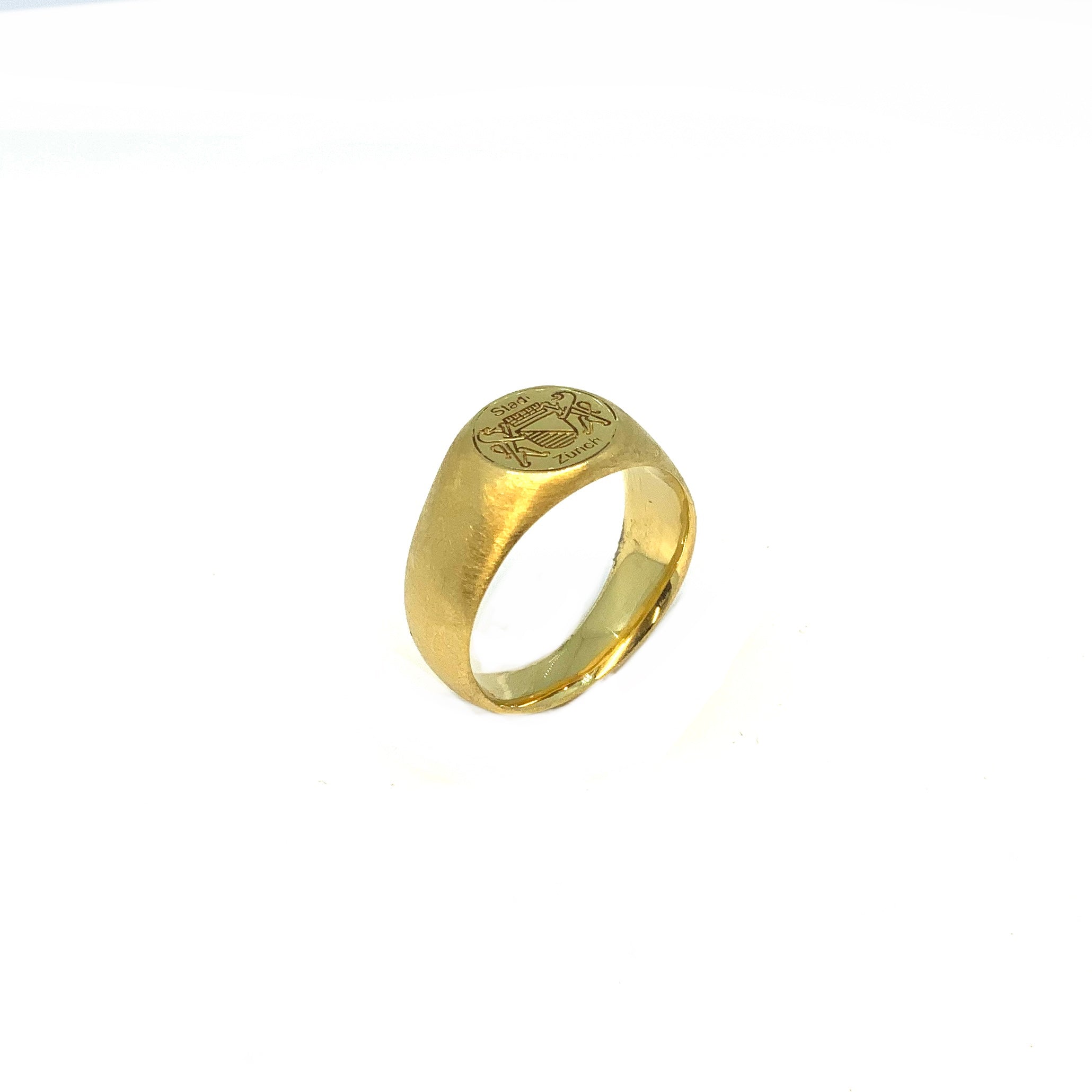 Lesunja Zuri Leu Signet Ring Yellow Gold
