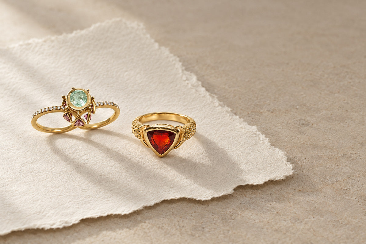 Lesunja Psyche Paris - Ocean Shells Double Ring Yellow Gold Green-Blue Paraiba, handgefertigt in der Schweiz