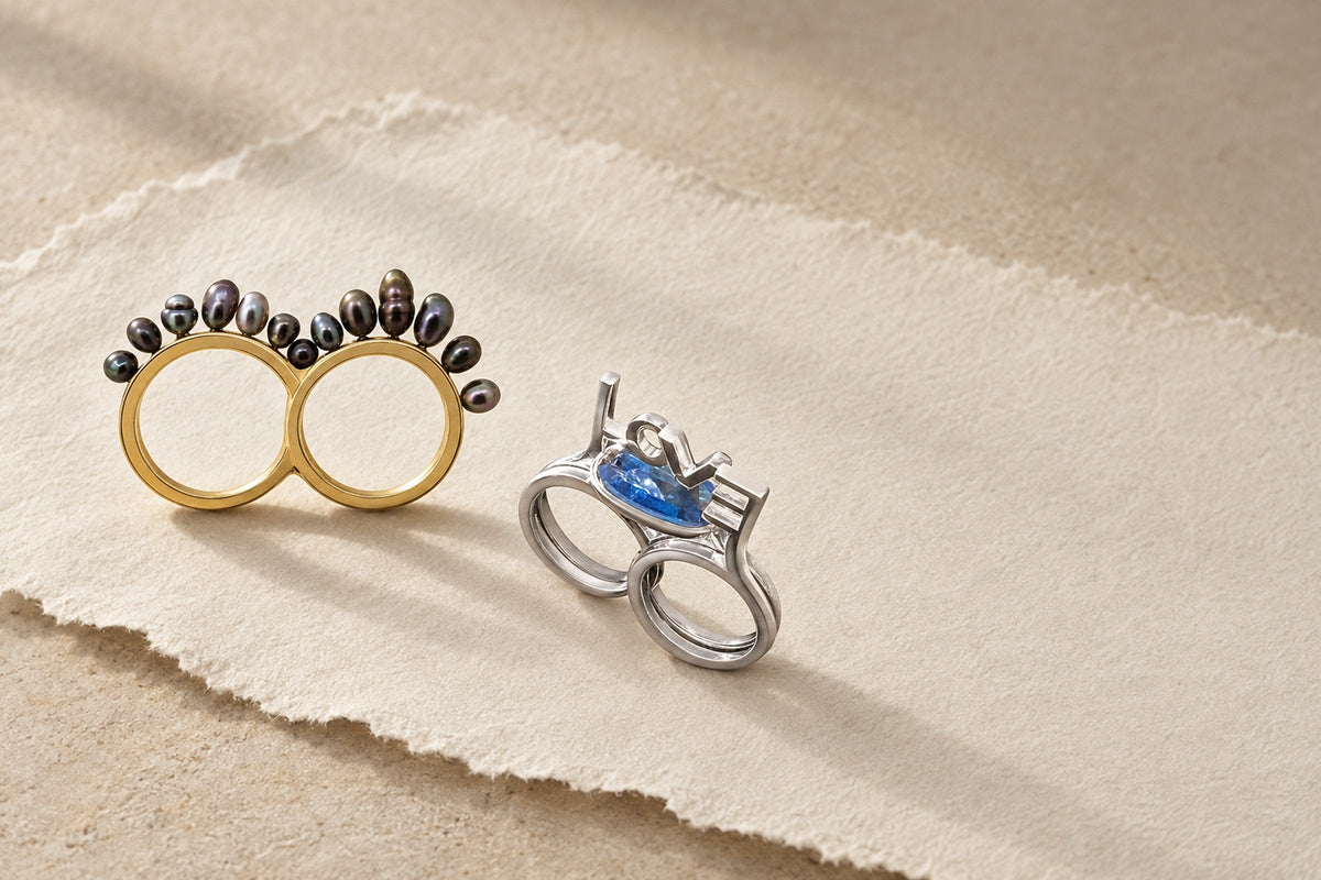 Lesunja Gold Double Finger Ring - Jet Set St. Tropez Yellow Gold Pearl Tow Finger Ring, handgefertigt in der Schweiz