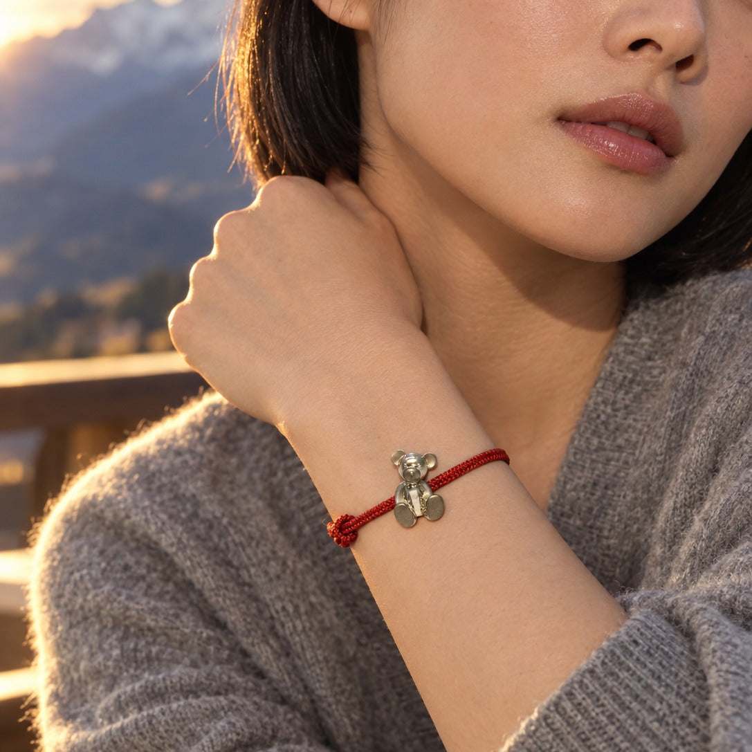 Model wearing the New Breuninger Bear Bracelet in 925 Silver by Lesunja Fine Jewellery – AI-generated visualisation