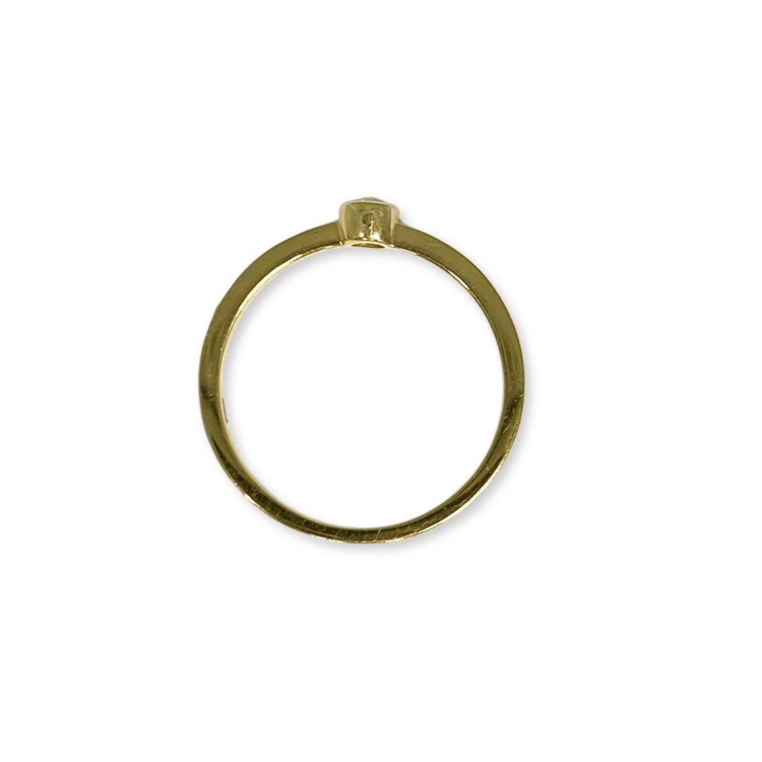 Lesunja Solitaire Engagement Ring Yellow Gold Diamond, detail view, Lesunja atelier Zurich