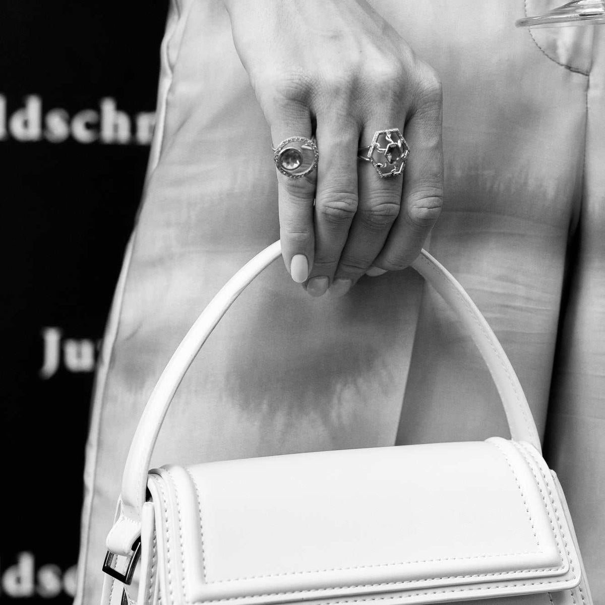 Lesunja Music Was My First Love Cocktail Ring Yellow Gold Ring Purple Rodolith, detail view, Lesunja atelier Zurich