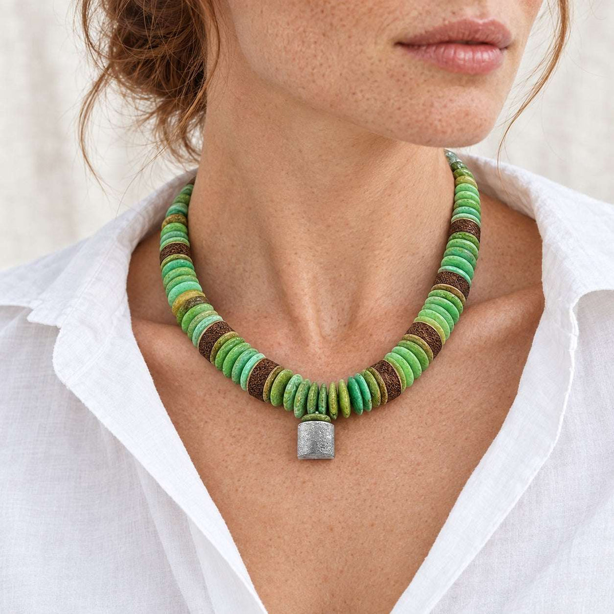 Model wearing the Lesunja Pure Nature Chrysopras Necklace by Lesunja Fine Jewellery – AI-generated visualisation
