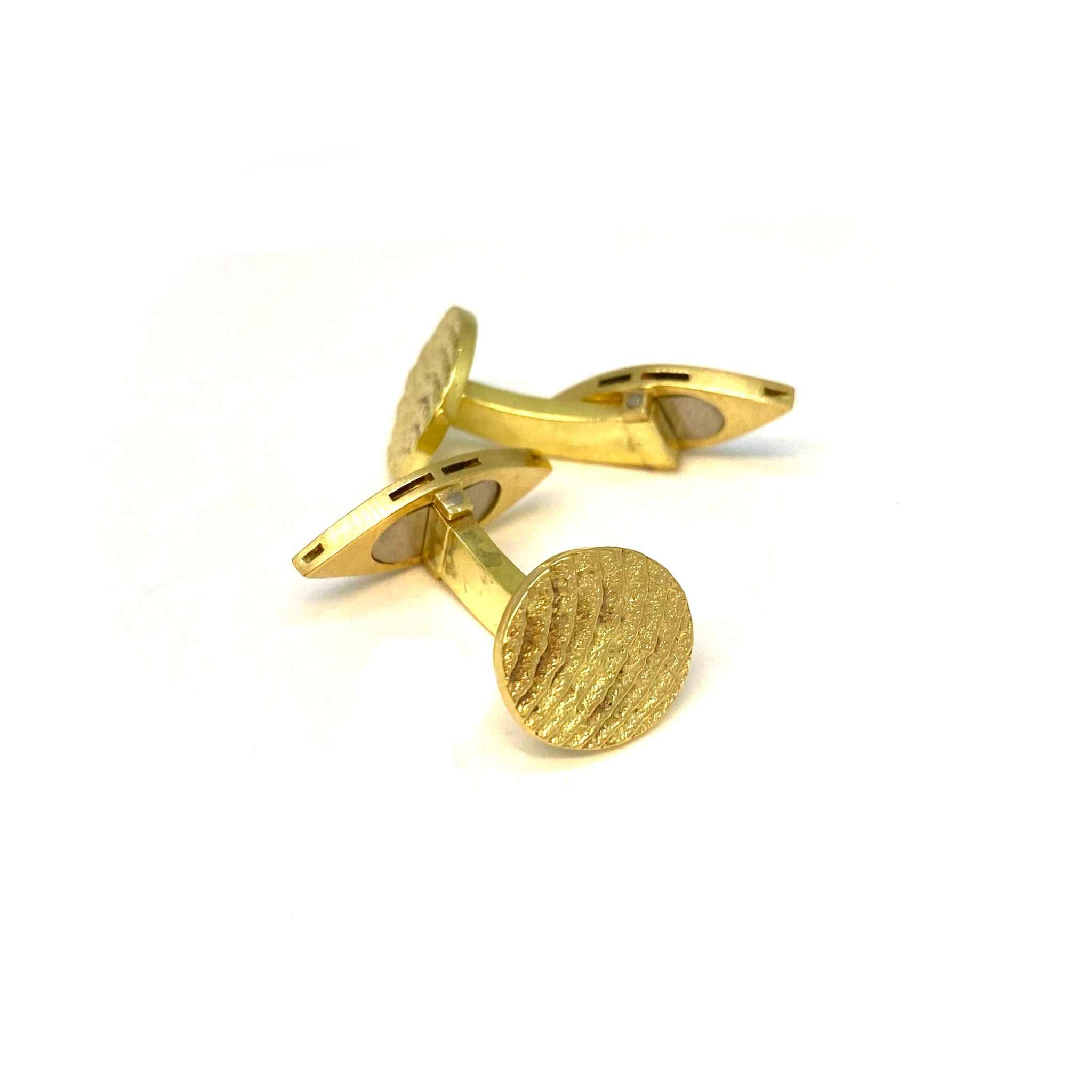 Lesunja Cufflinks Yellow Gold Sepia Round, handmade fine jewellery from Switzerland