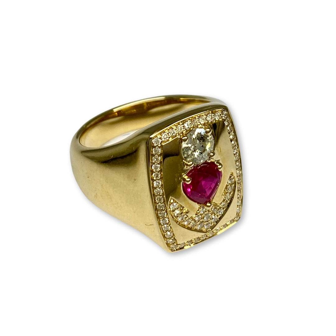 Lesunja Signet Ring Yellow Gold 9K Diamonds & Ruby, detail view, Lesunja atelier Zurich
