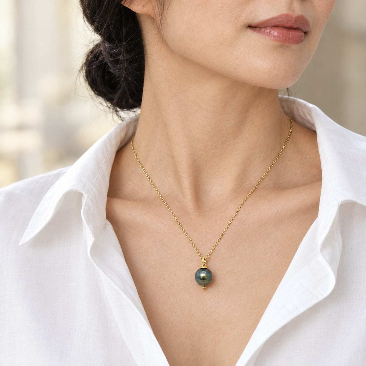 Model wearing the Lesunja Tahiti Yellow Gold Pearl Necklace by Lesunja Fine Jewellery – AI-generated visualisation