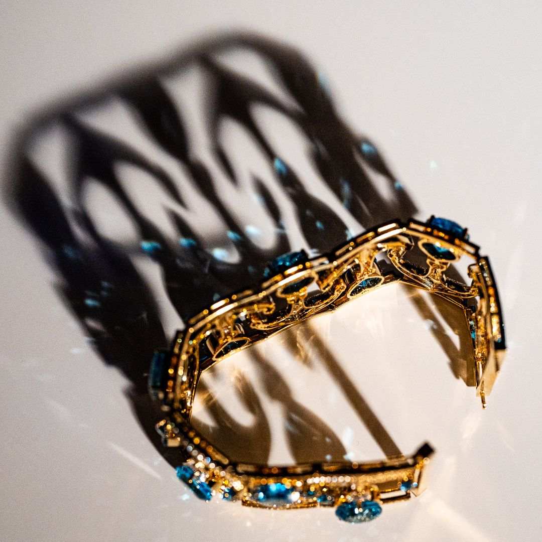 Lesunja Accor Gold Bracelet Yellow Gold Topaz, detail view, Lesunja atelier Zurich