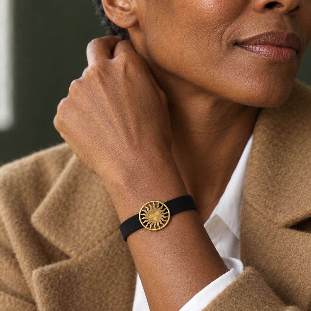 Model wearing the Lesunja St. Moritz Sun Bracelet Yellow Gold 375 by Lesunja Fine Jewellery – AI-generated visualisation