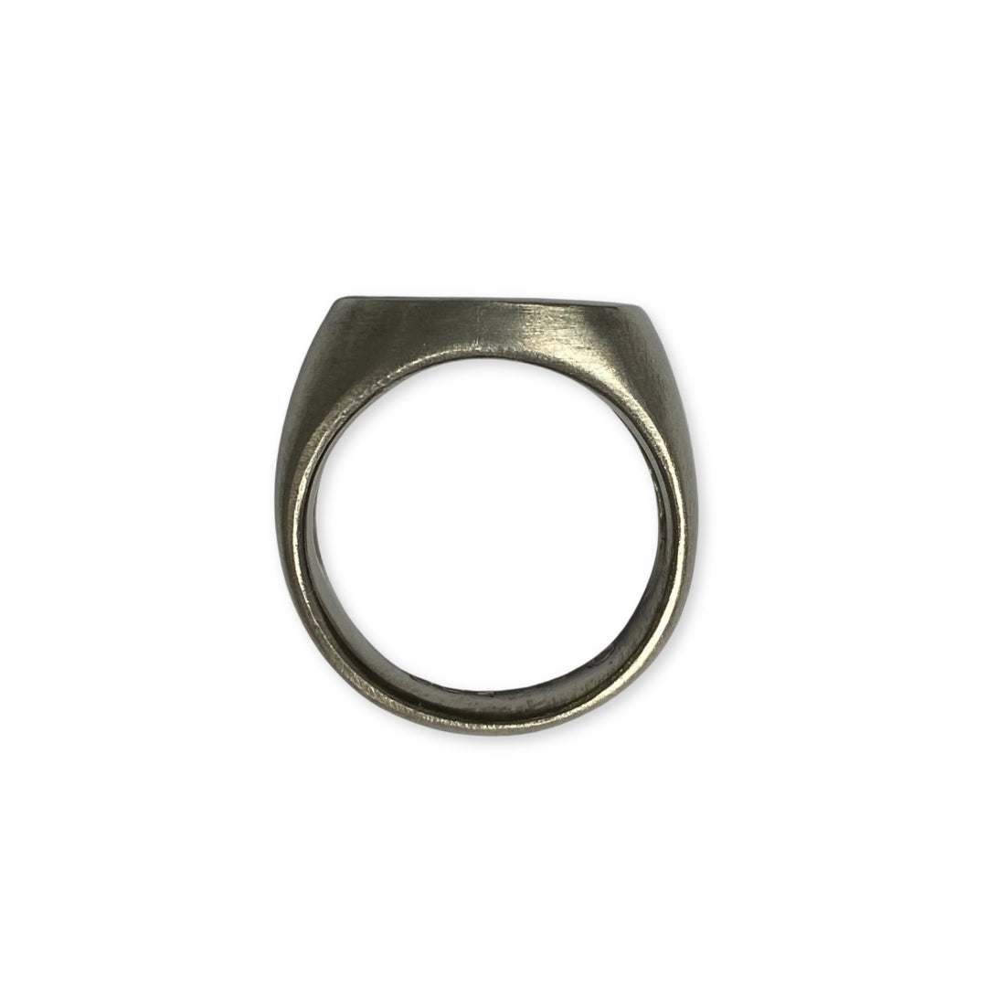 Lesunja Signet Ring Palladium With Rainbow Chrysocolla, detail view, Lesunja atelier Zurich