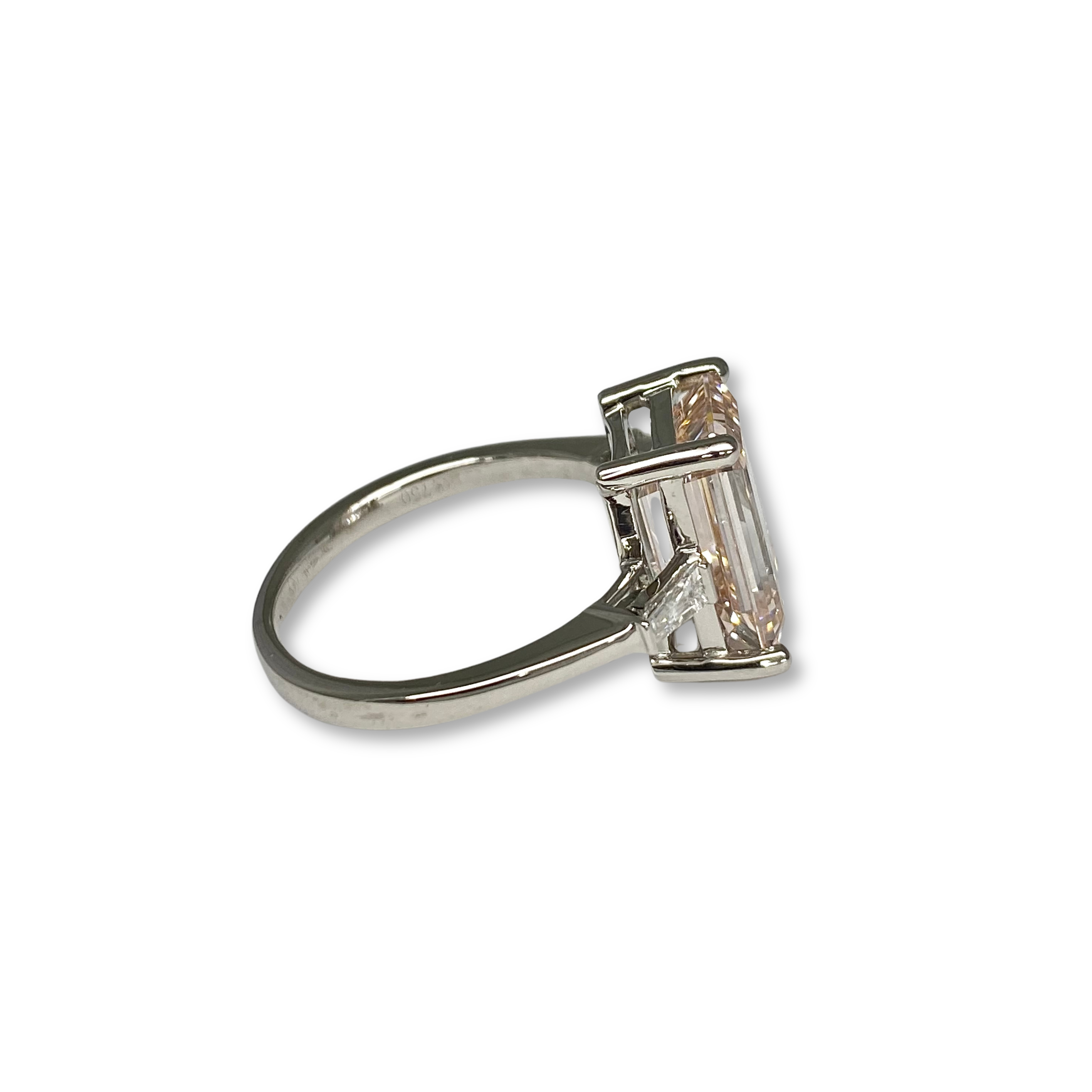 Lesunja Ring White Gold Pink Diamond