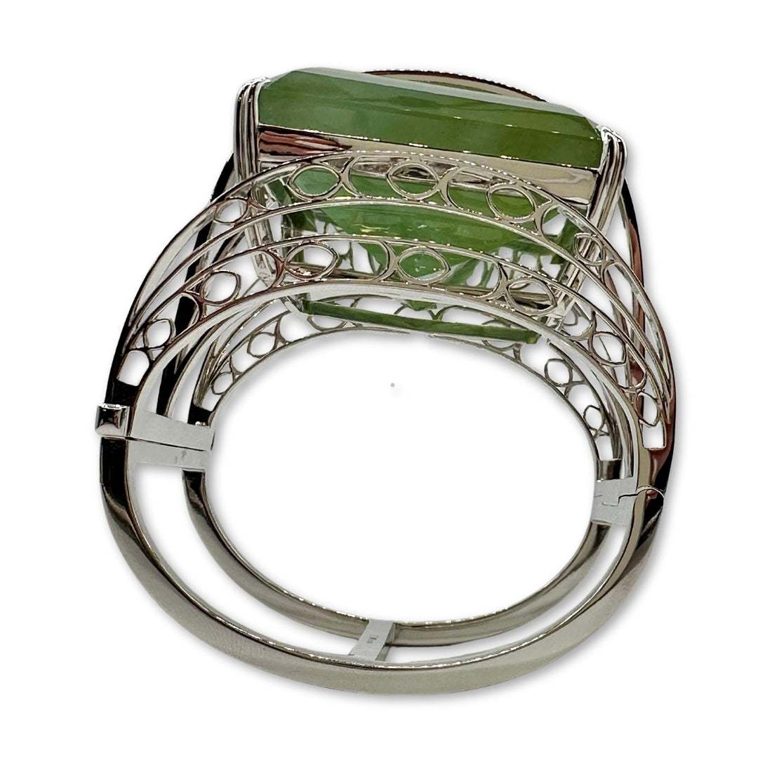 Lesunja Magnifique Bracelet White Gold Green Aquamarine Diamonds, detail view, Lesunja atelier Zurich