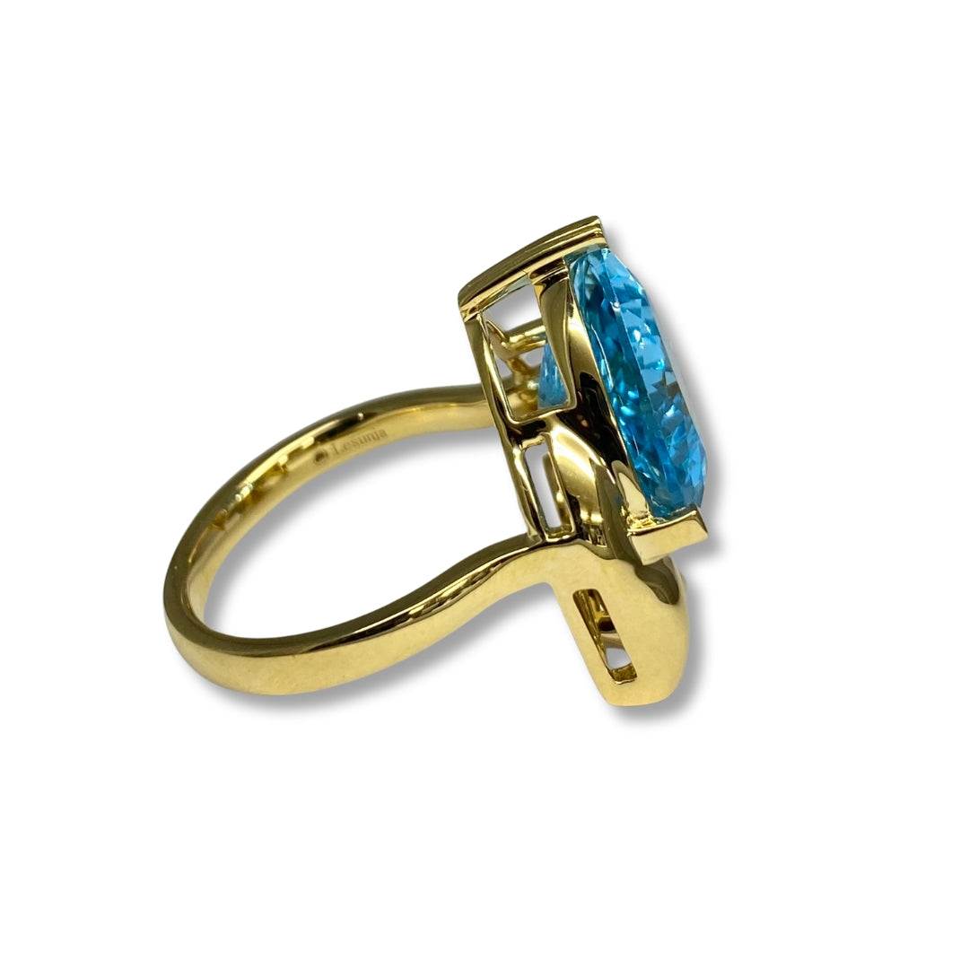 Lesunja Ocean XXY Fish Ring Yellow Gold Topaz, detail view, Lesunja atelier Zurich