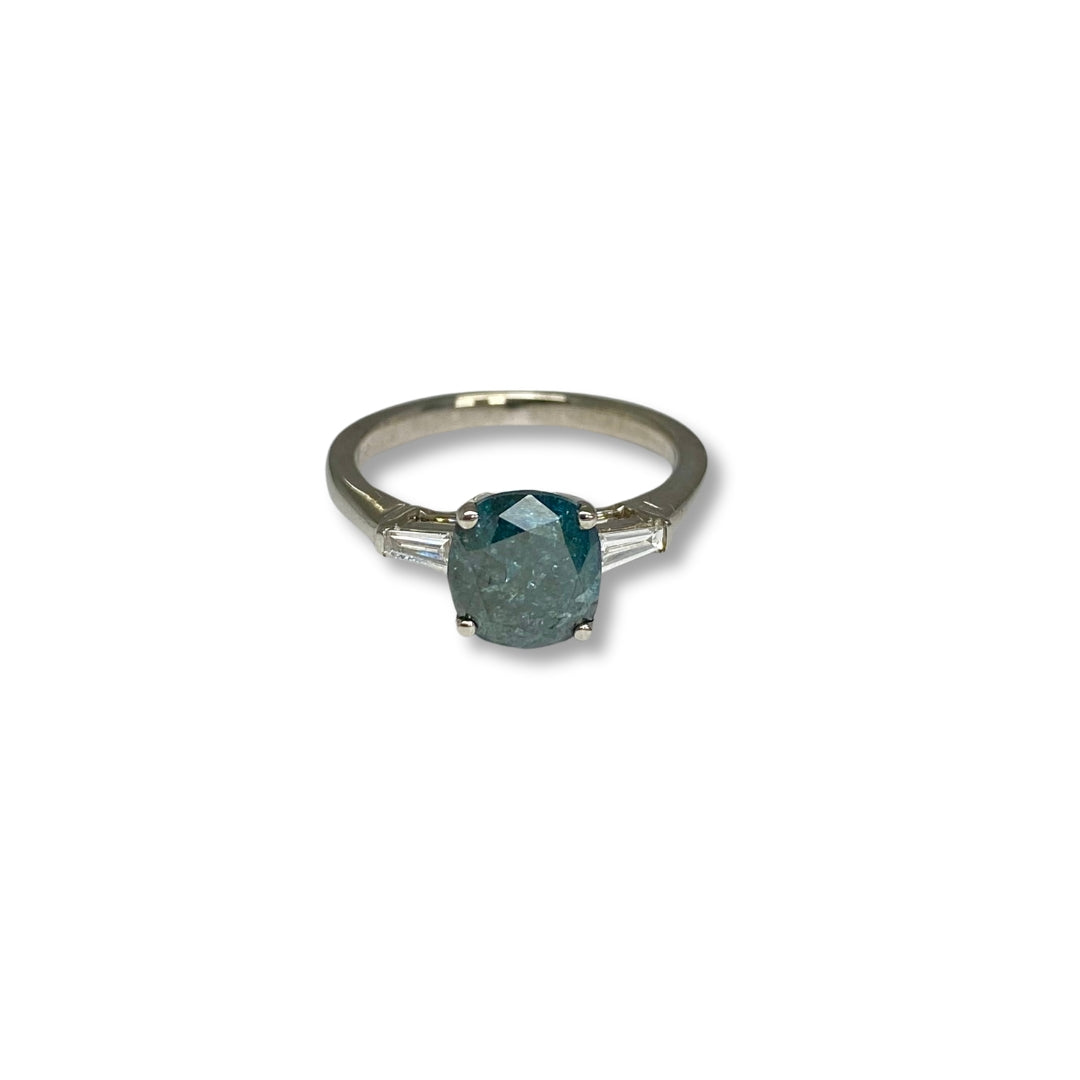 Lesunja Ring aus Weißgold mit blauen Diamanten