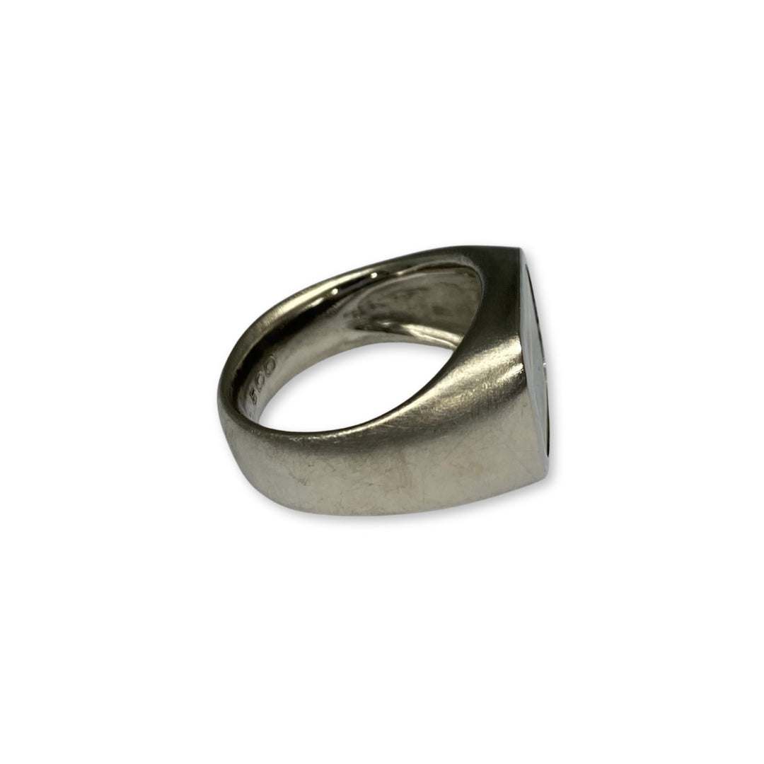 Lesunja Signet Ring Palladium With Rainbow Chrysocolla, detail view, Lesunja atelier Zurich