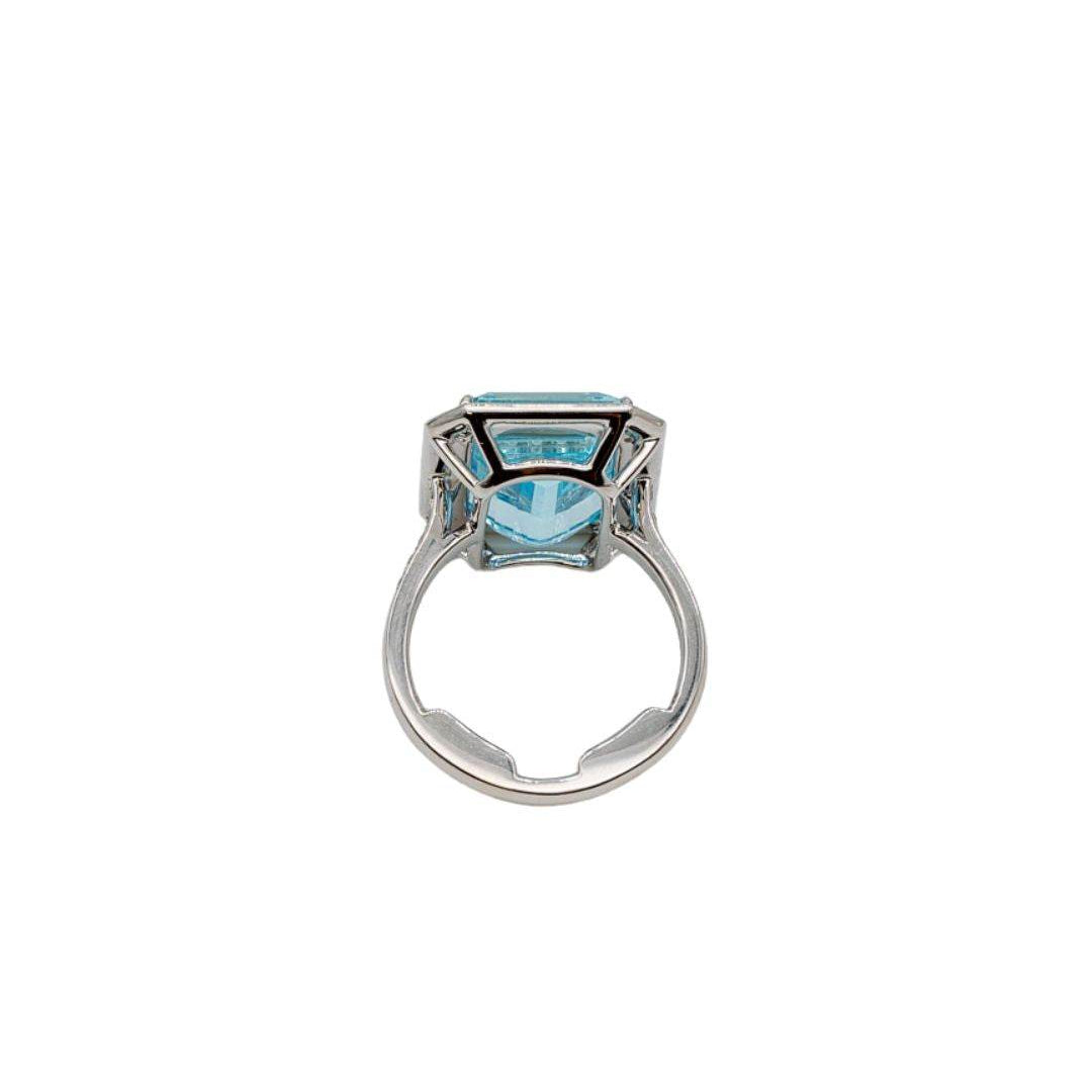 Lesunja Aquamarine Platinum Ring 10.3ct & Grey Diamonds, detail view, Lesunja atelier Zurich
