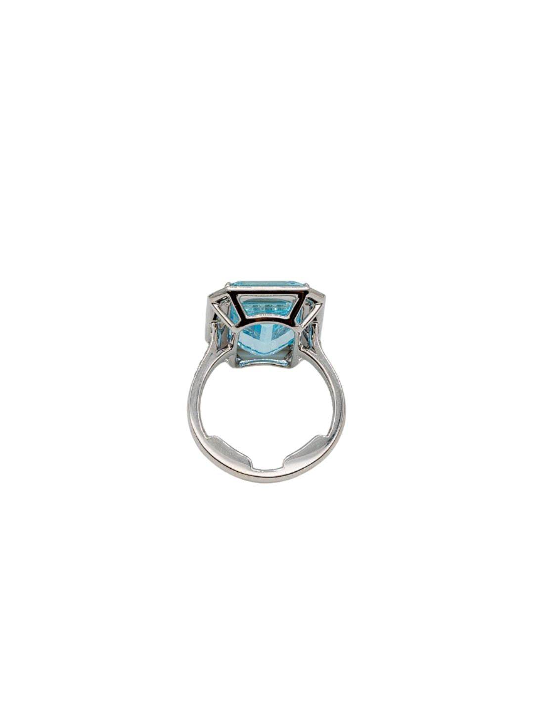 Lesunja Aquamarine Platinum Ring 10.3ct & Grey Diamonds, detail view, Lesunja atelier Zurich
