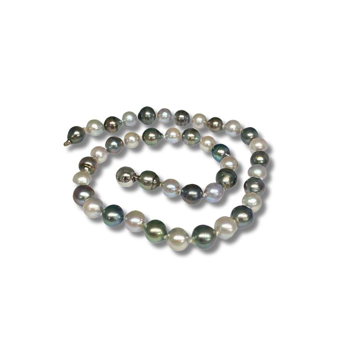 Lesunja Tahitian and South Sea Pearl Necklace, detail view, Lesunja atelier Zurich