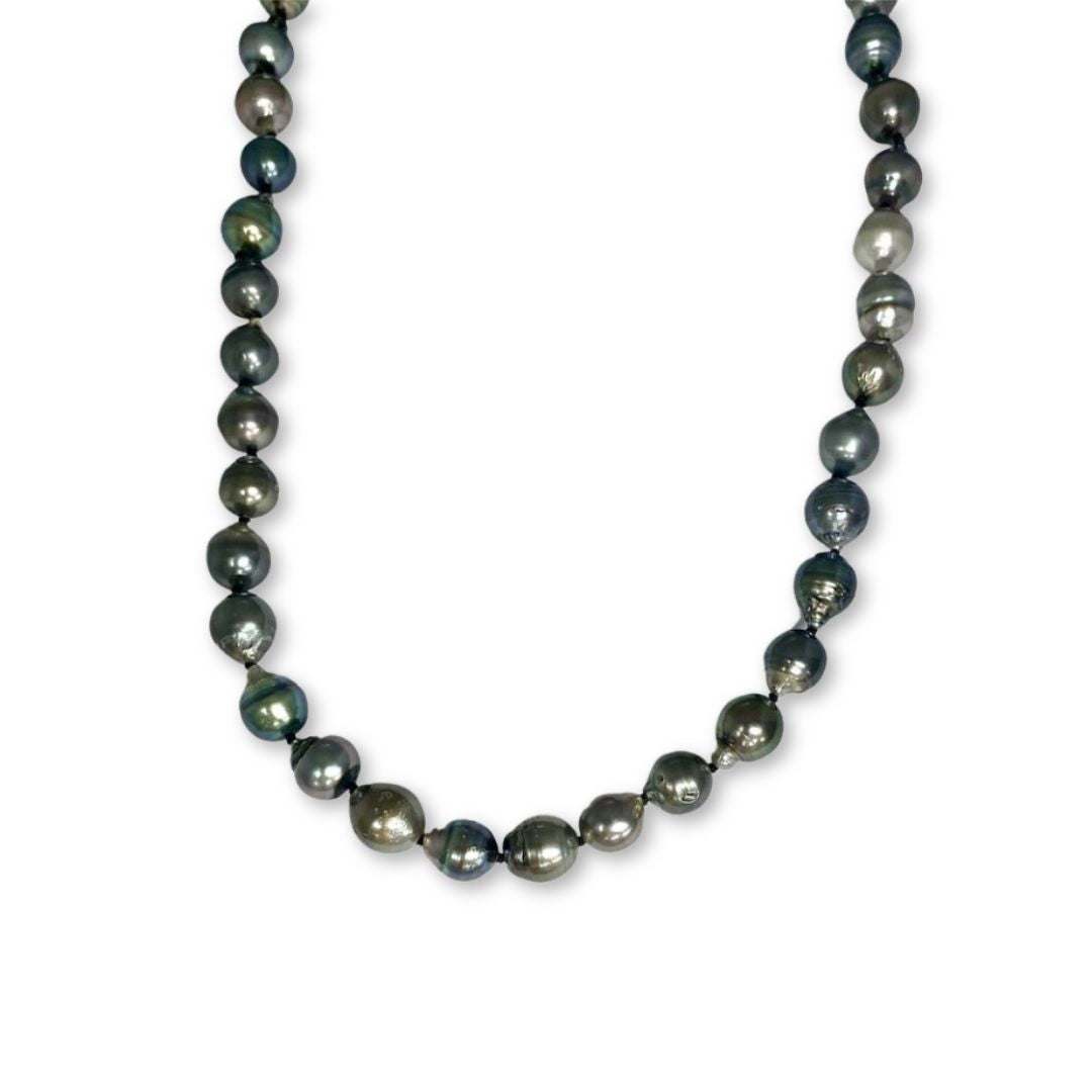 Lesunja Tahiti Pearl Necklace Black Silk, detail view, Lesunja atelier Zurich