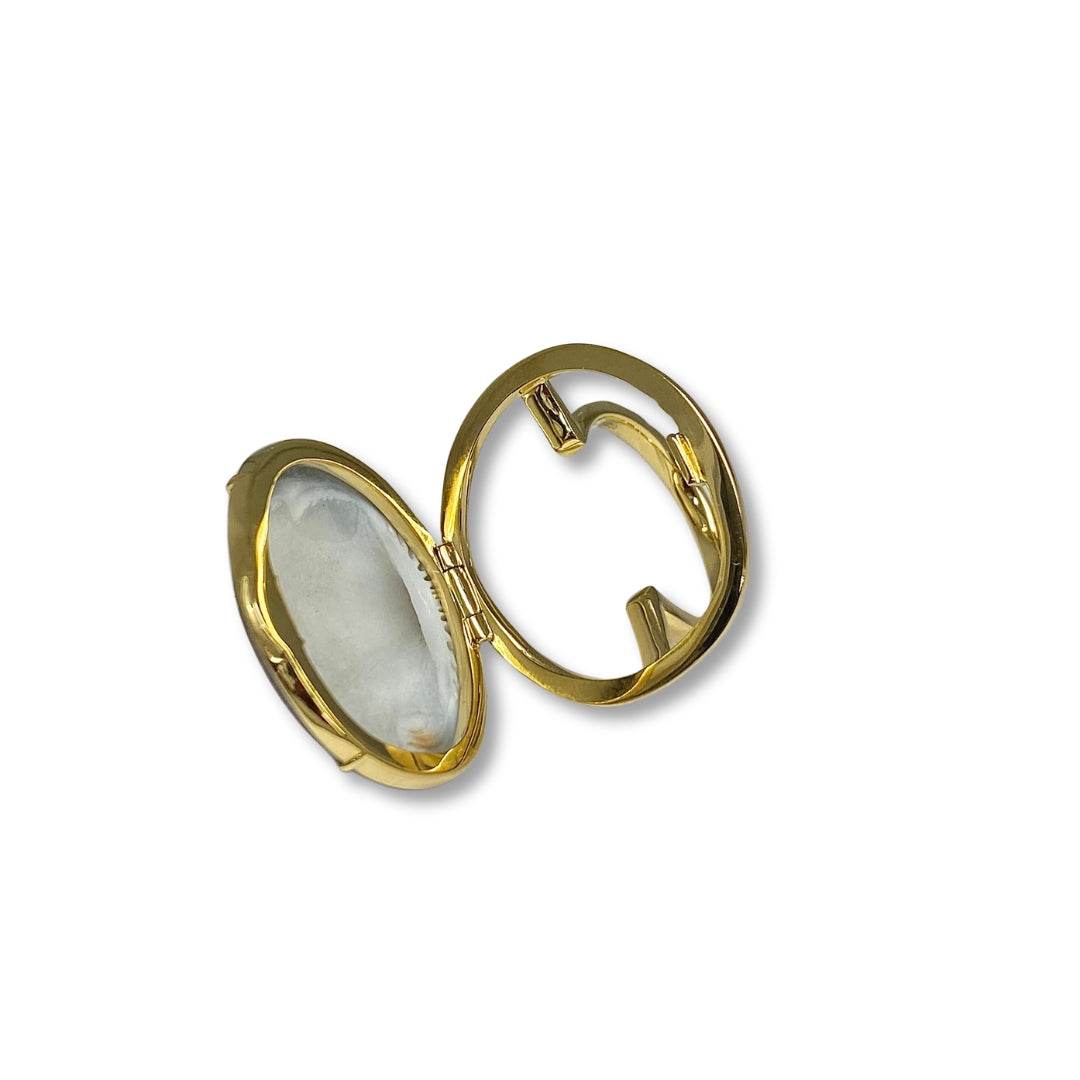 Lesunja Ocean XXY Boho Rings Yellow Gold Ruby Shell, detail view, Lesunja atelier Zurich