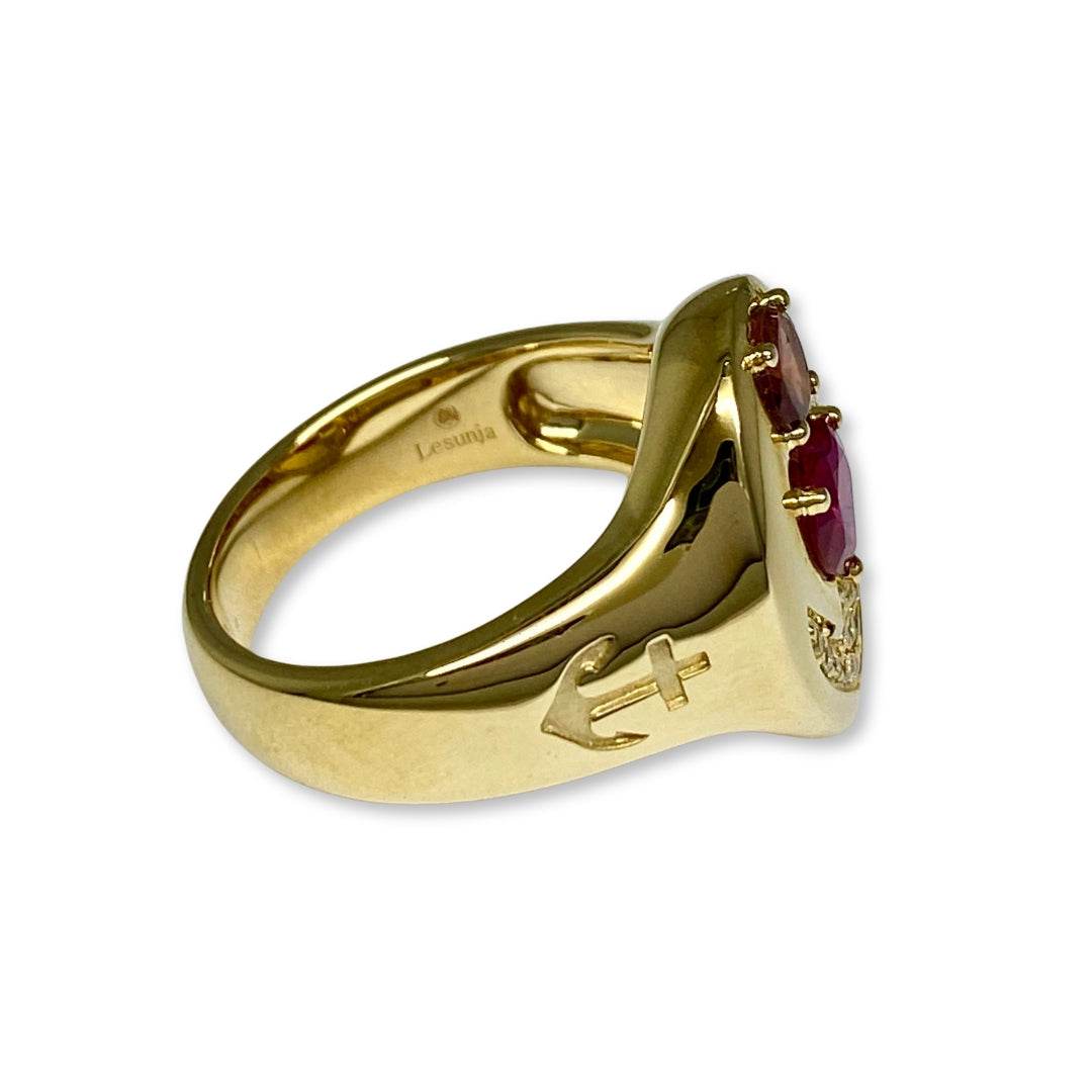 Lesunja Signet Ring Yellow Gold 9K Ruby Tourmaline Diamonds, detail view, Lesunja atelier Zurich