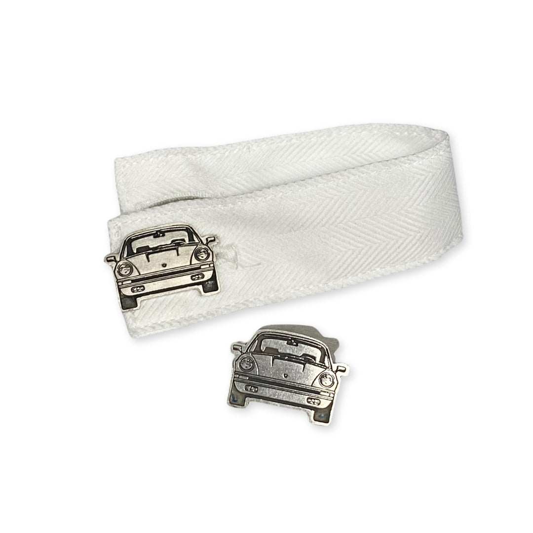 Lesunja cufflinks silver Porsche engraving, detail view, Lesunja atelier Zurich