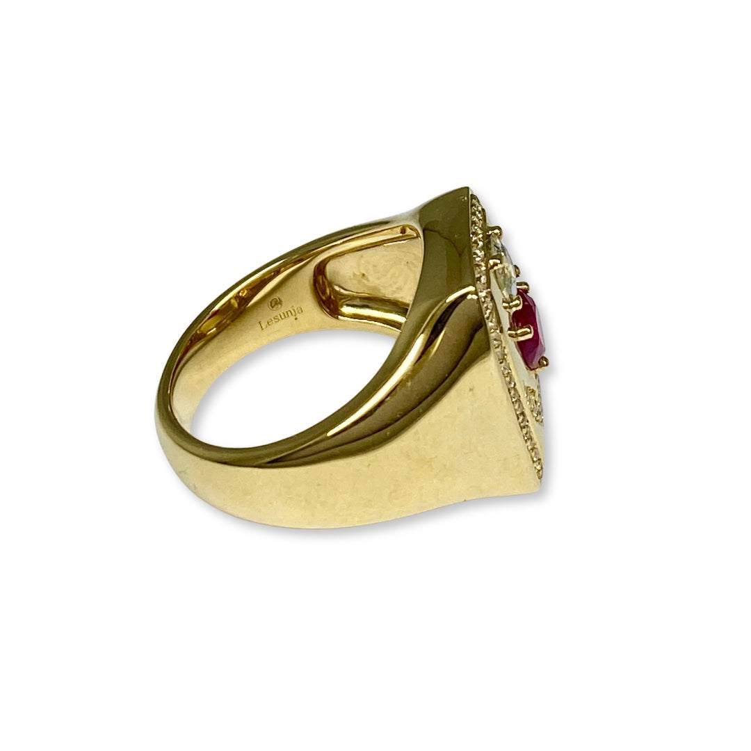 Lesunja Signet Ring Yellow Gold 9K Diamonds & Ruby, detail view, Lesunja atelier Zurich