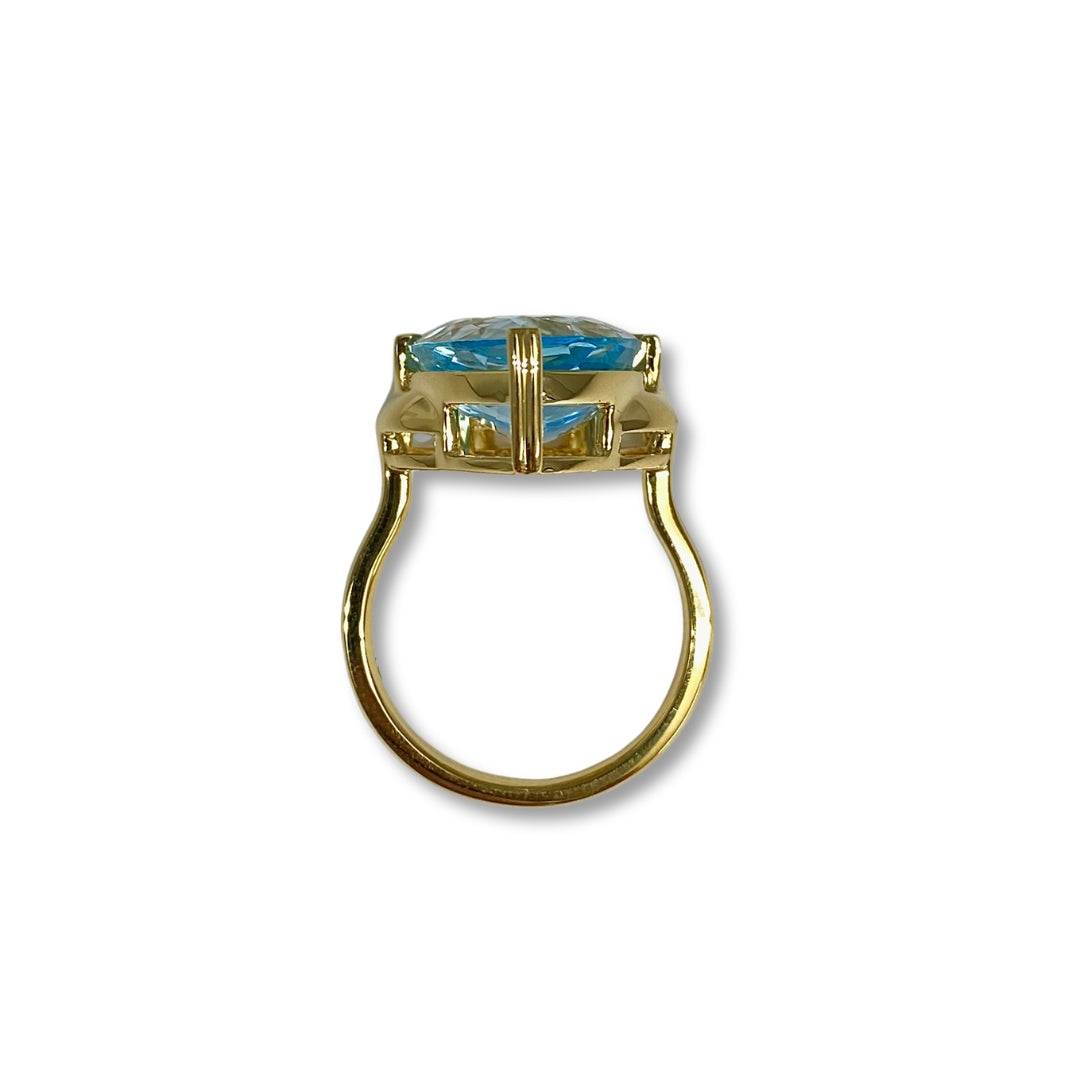 Lesunja Ocean XXY Fish Ring Yellow Gold Topaz, detail view, Lesunja atelier Zurich