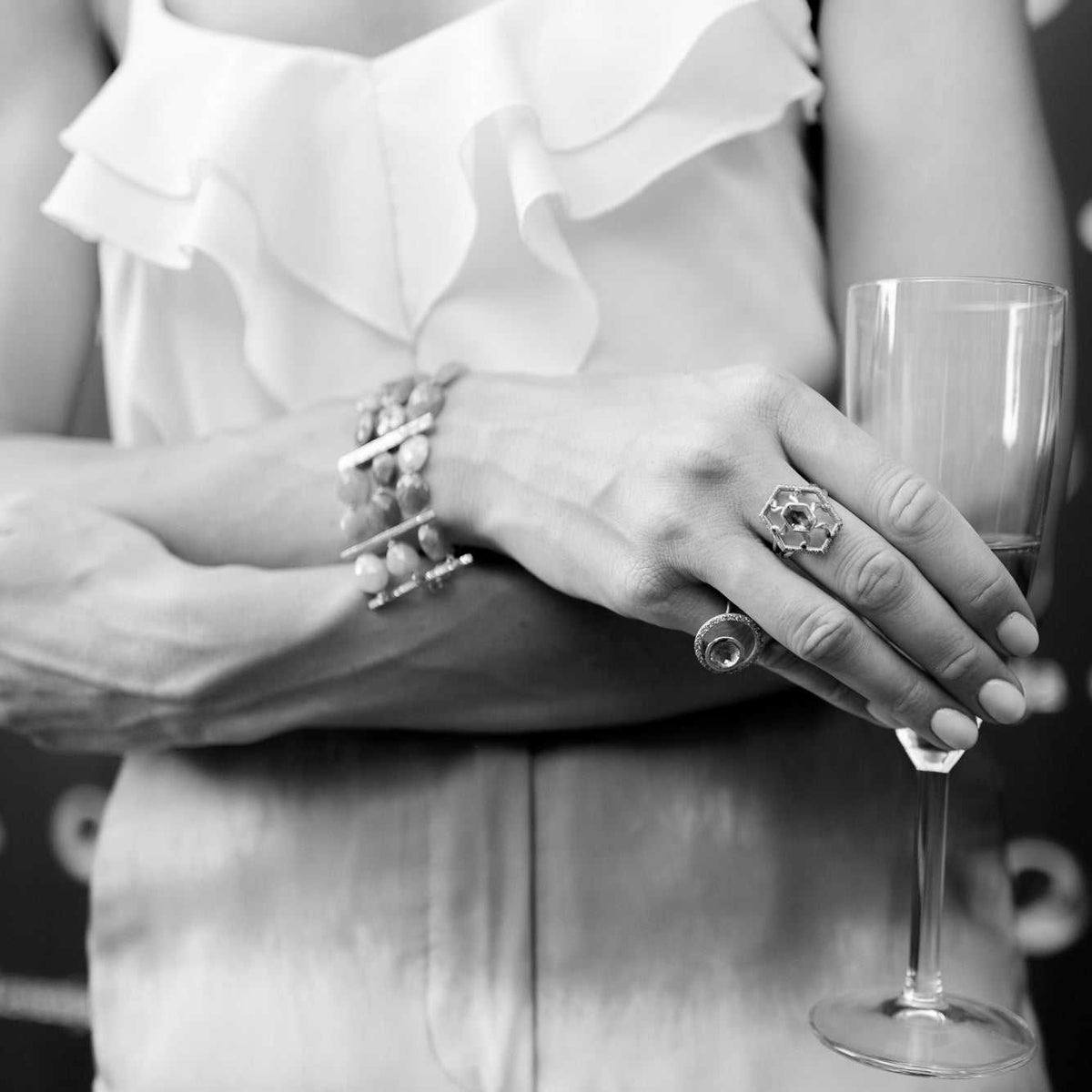 Lesunja Music Was My First Love Cocktail Ring Yellow Gold Ring Purple Rodolith, detail view, Lesunja atelier Zurich