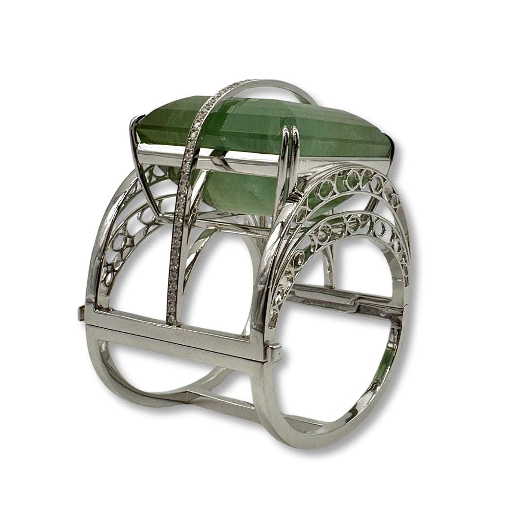 Lesunja Magnifique Bracelet White Gold Green Aquamarine Diamonds, detail view, Lesunja atelier Zurich