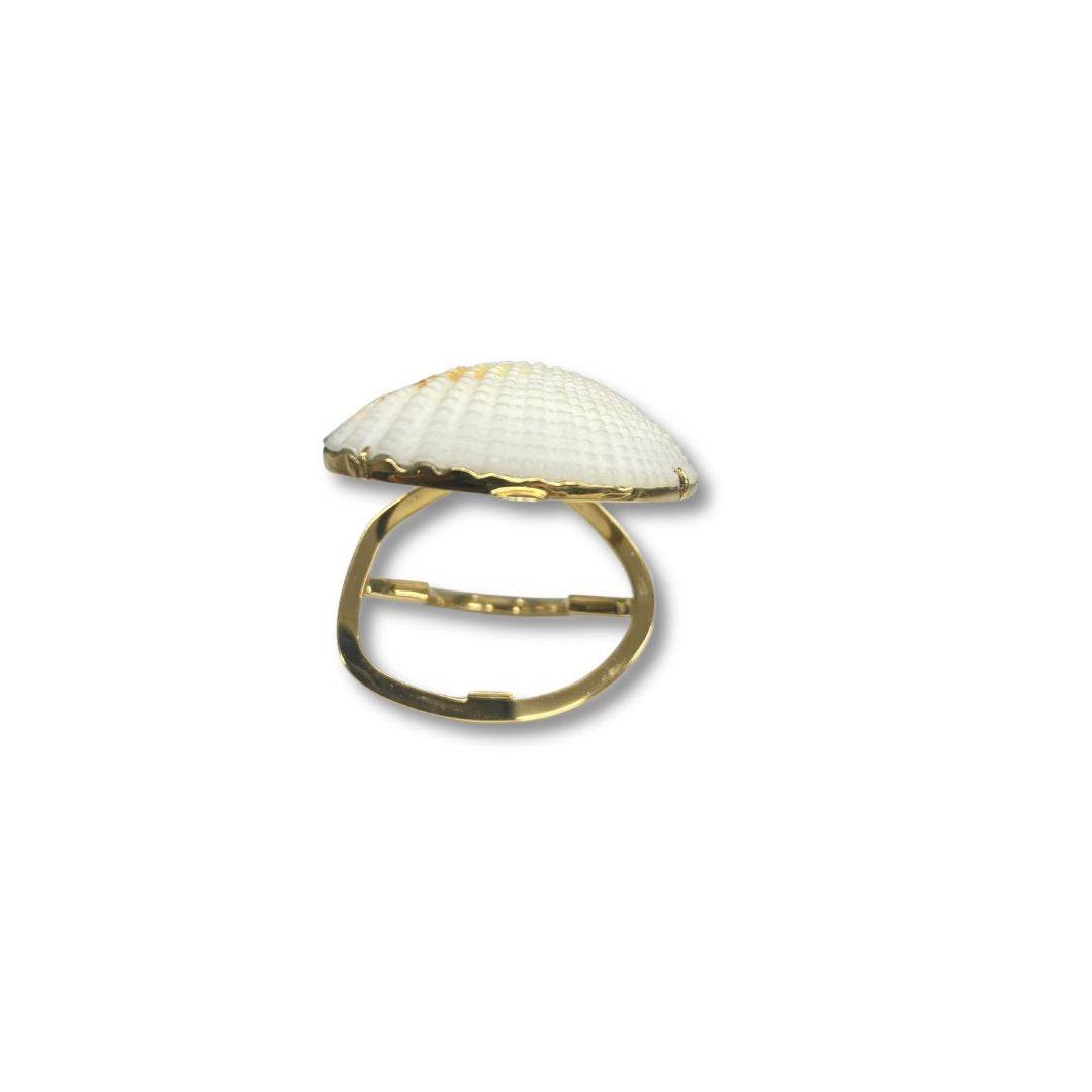 Lesunja Ocean XXY Boho Cocktail Ring Yellow Gold Blue Sapphire Shell, detail view, Lesunja atelier Zurich