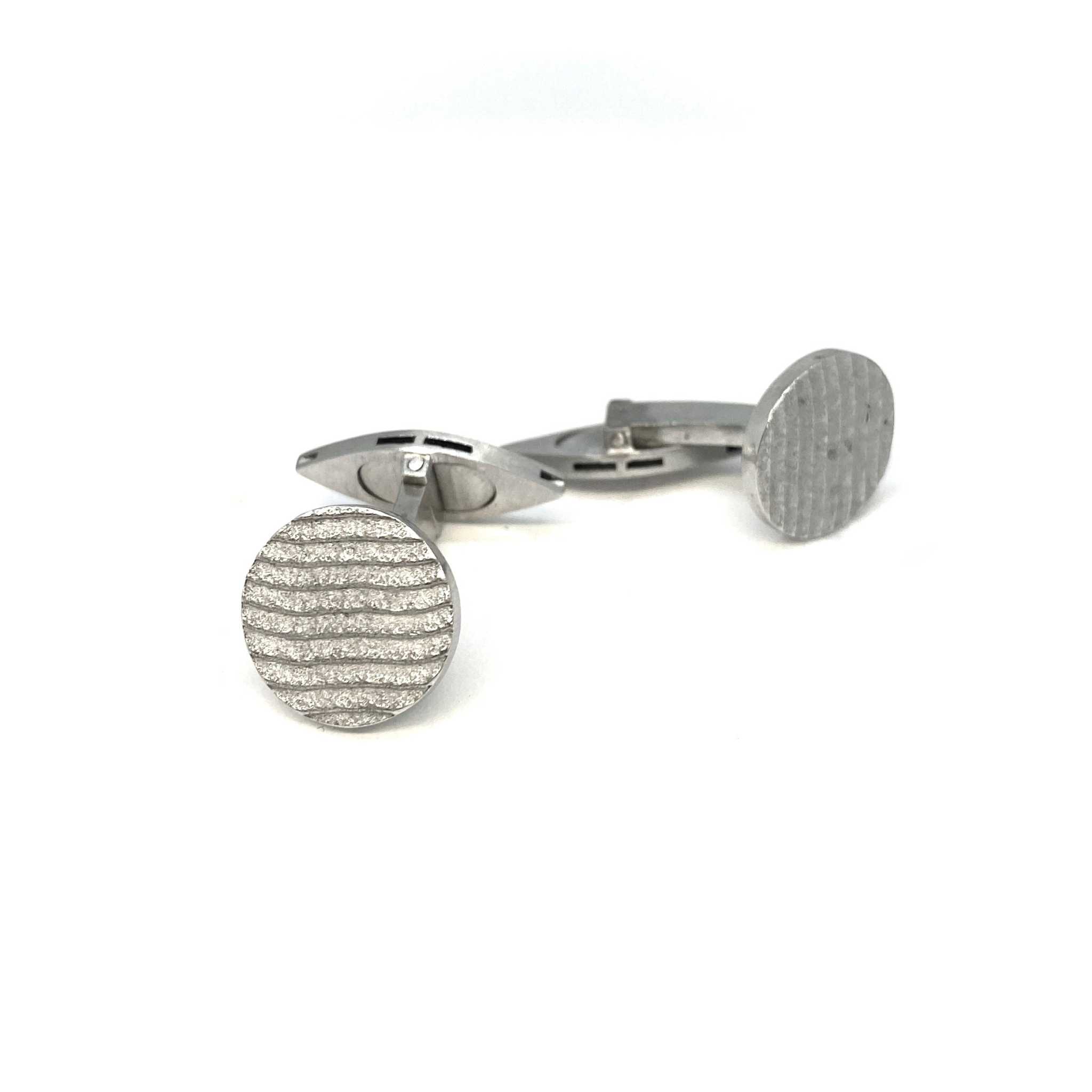 Lesunja Ice Sepia White Gold Cufflinks, detail view, Lesunja atelier Zurich