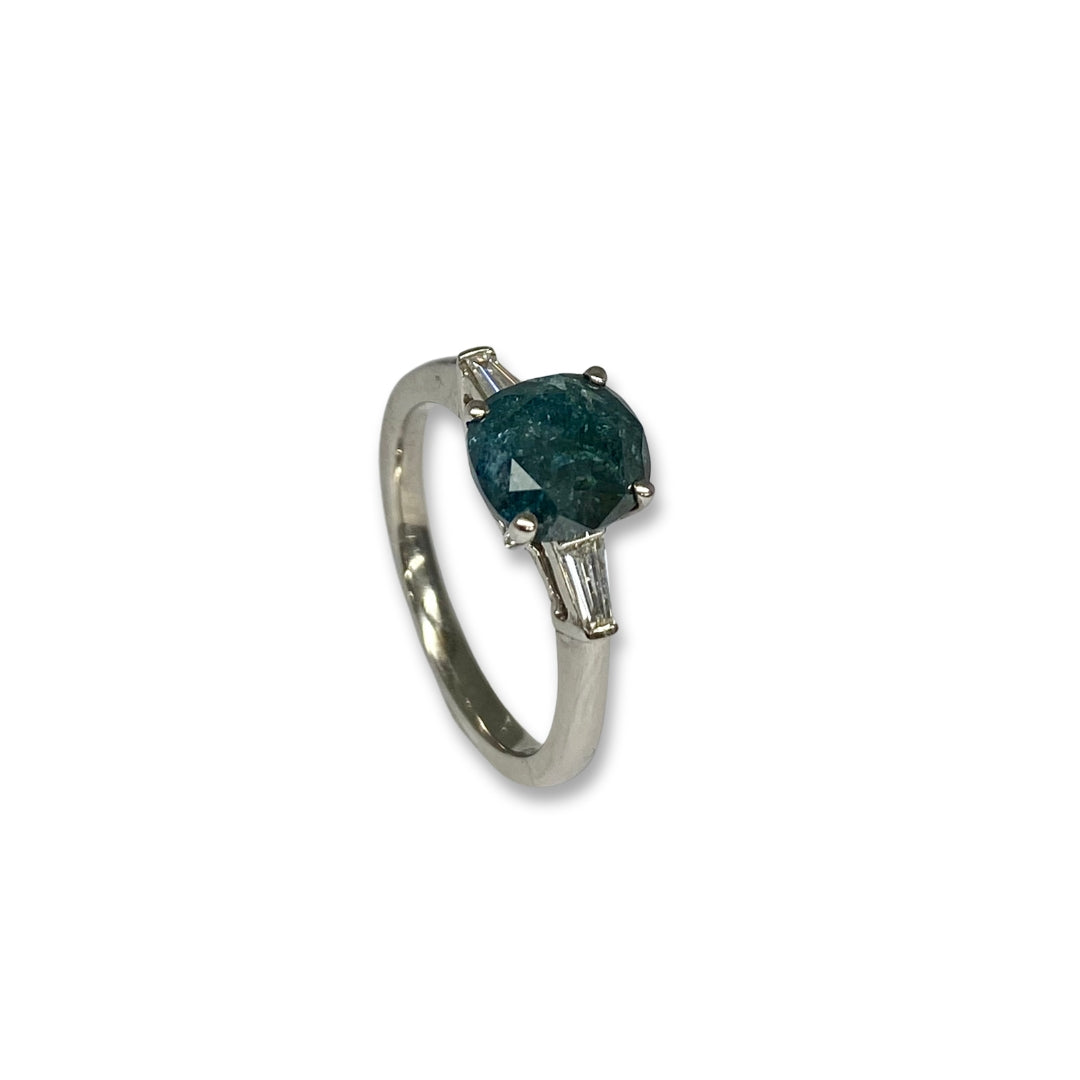 Lesunja Ring aus Weißgold mit blauen Diamanten