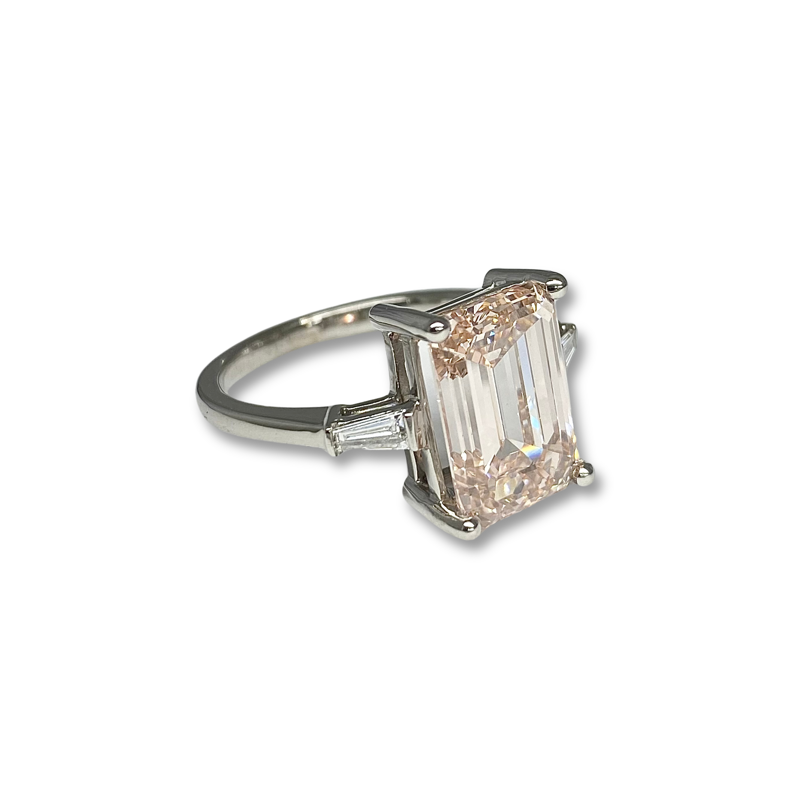 Lesunja Ring White Gold Pink Diamond