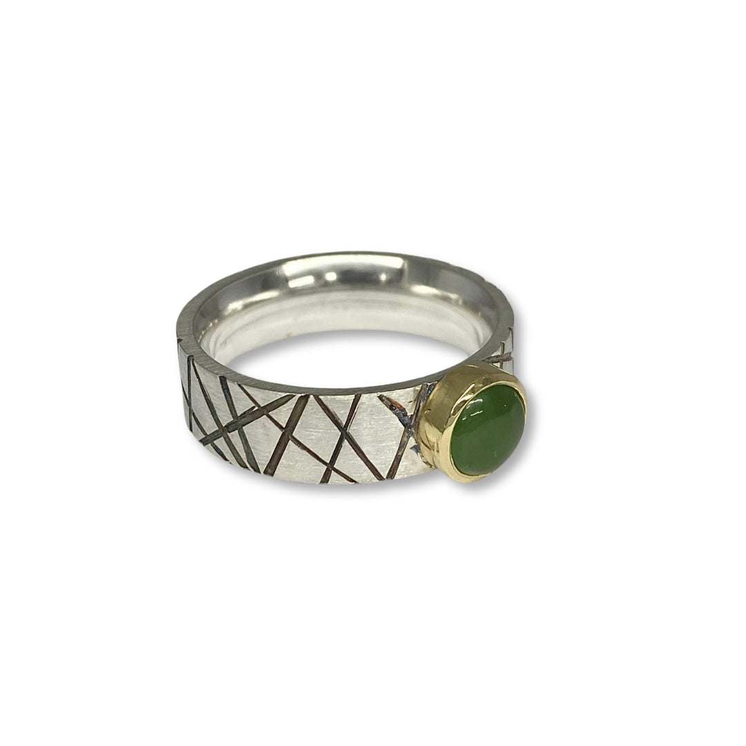 Lesunja Ring Silver Yellow Gold Green Jade, detail view, Lesunja atelier Zurich