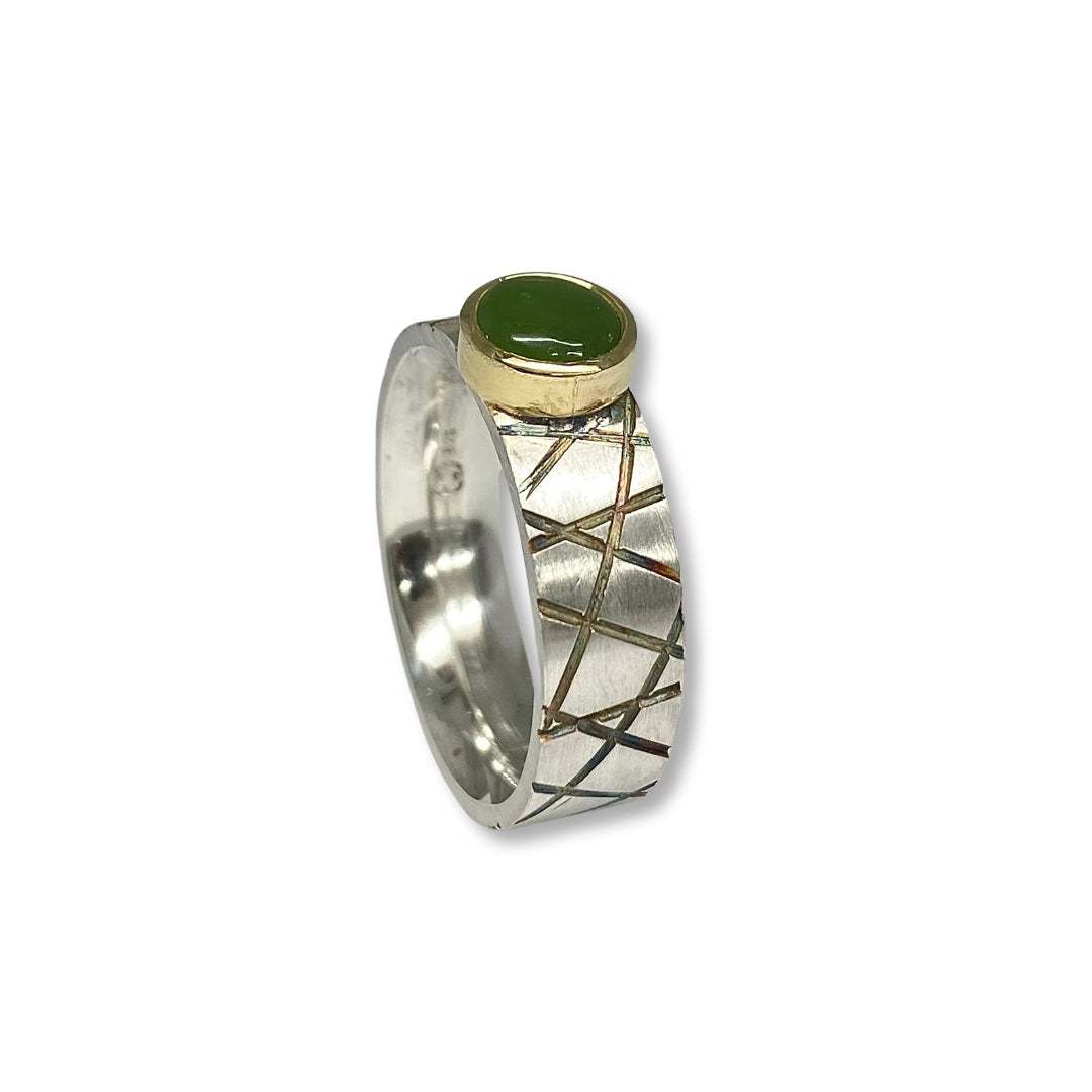 Lesunja Ring Silver Yellow Gold Green Jade, detail view, Lesunja atelier Zurich