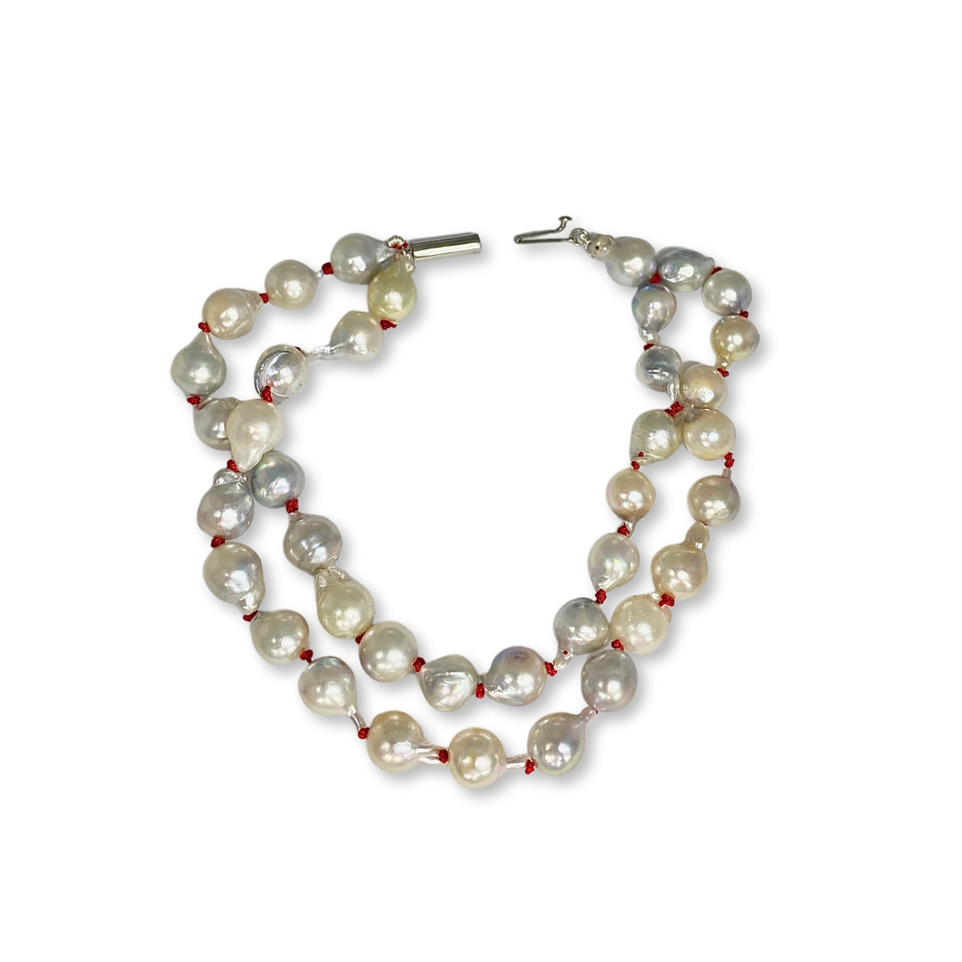 Lesunja bracelet yellow gold bluish Akoya saltwater pearls