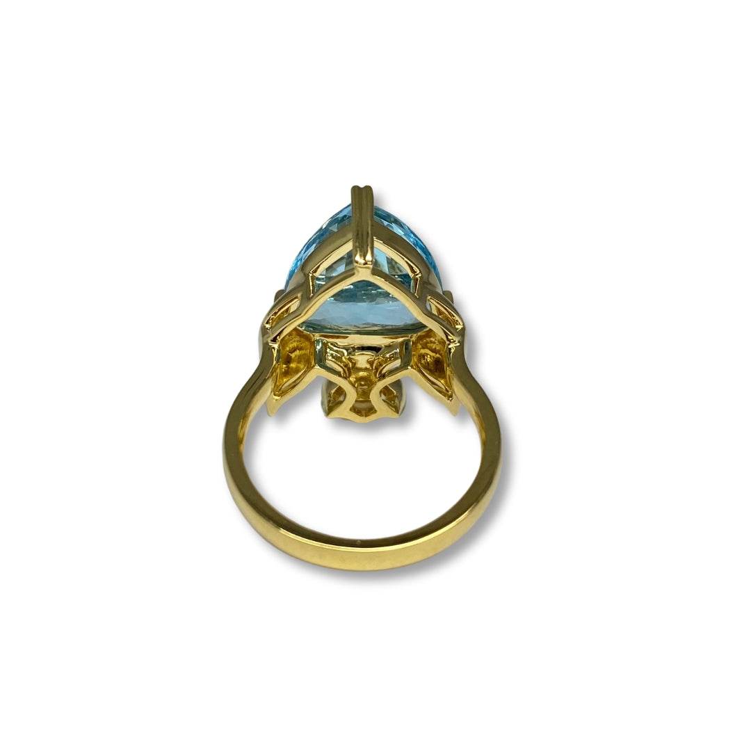 Lesunja Ocean XXY Fish Ring Yellow Gold Topaz, detail view, Lesunja atelier Zurich
