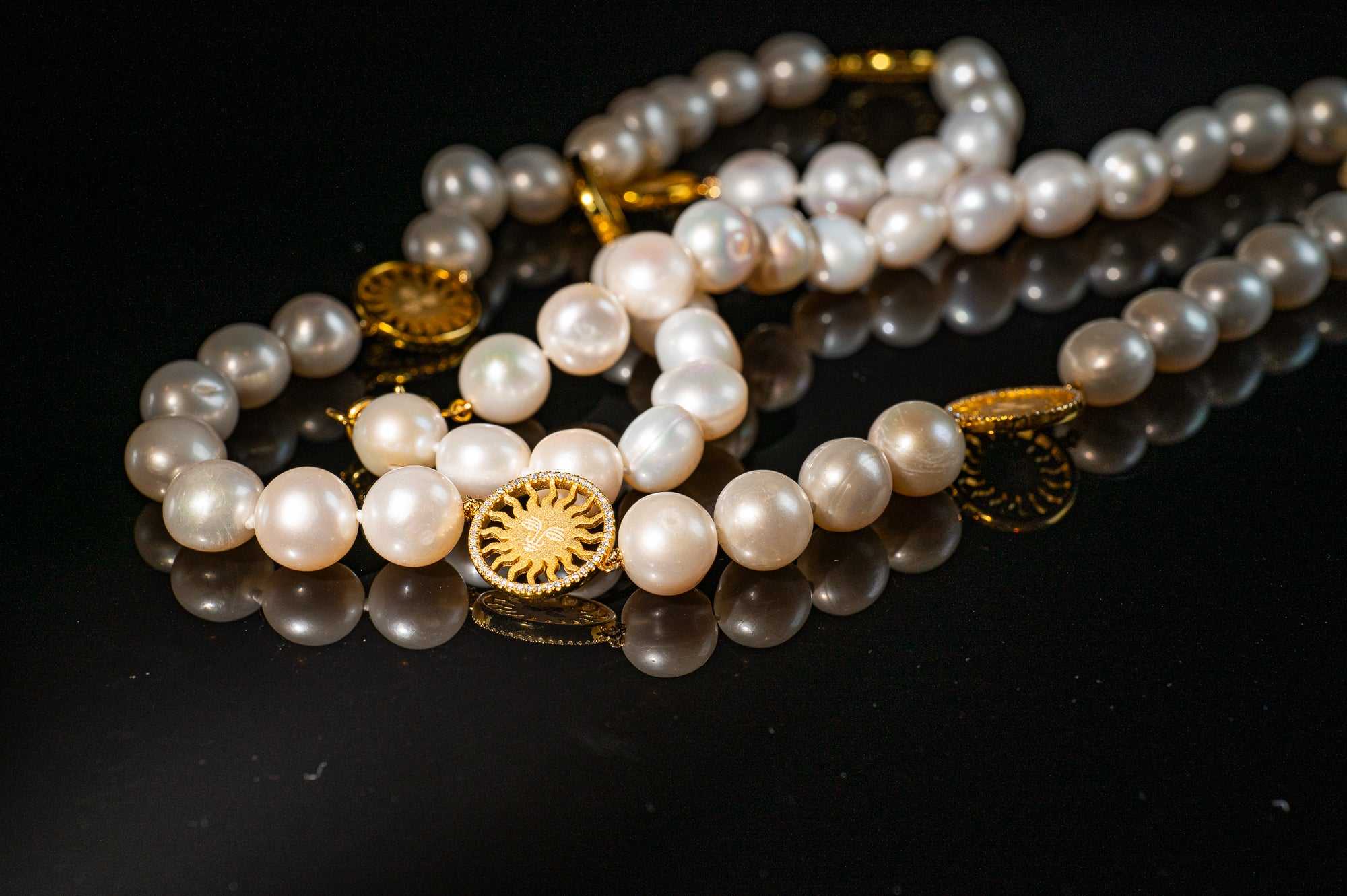 Lesunja St. Moritz Sun Pearl Necklace, detail view, Lesunja atelier Zurich