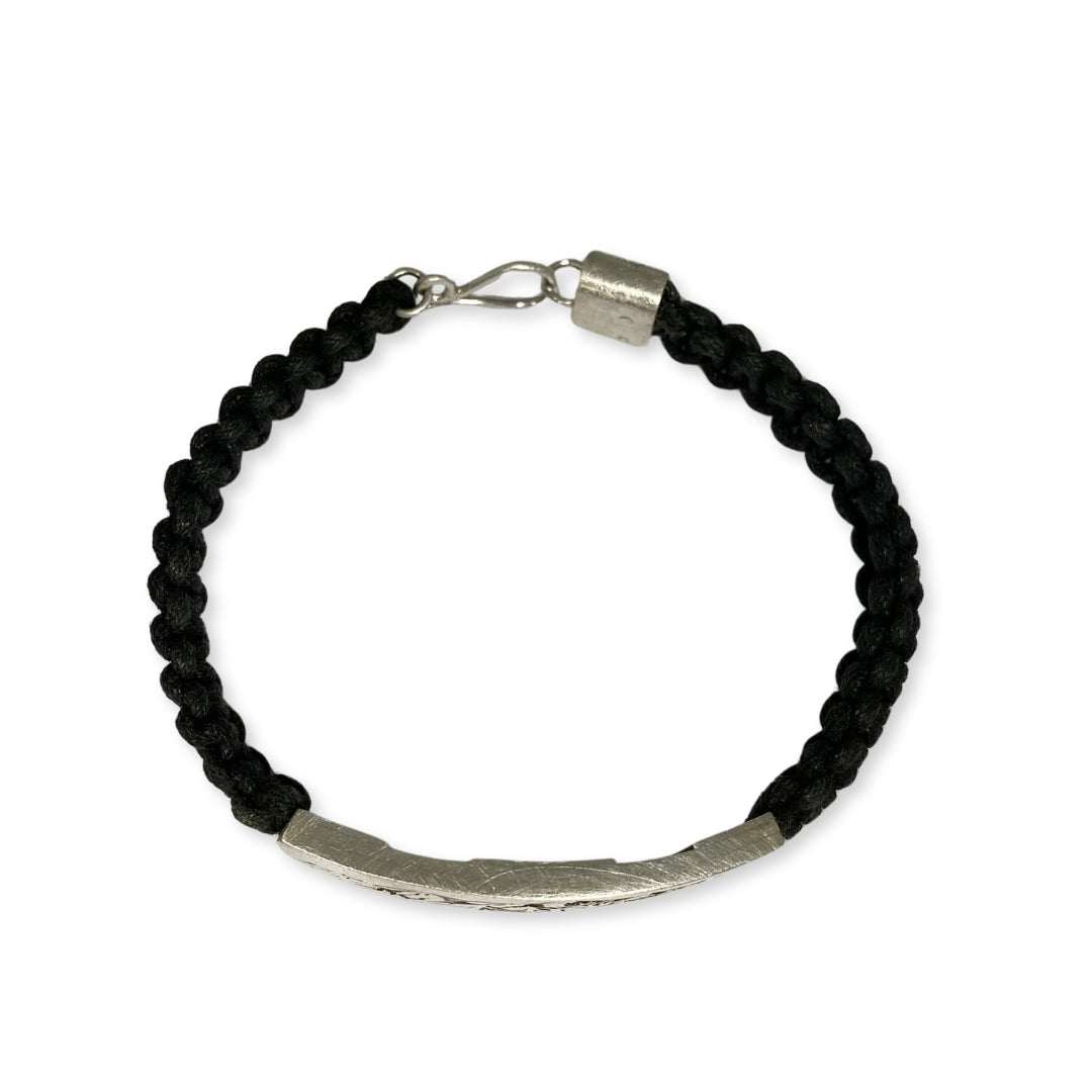 Lesunja Bracelet Silver Mountains from St. Moritz & Black Strings, detail view, Lesunja atelier Zurich