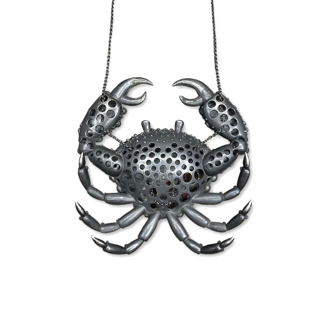 Lesunja Ocean Big Crab Opal Blackened Silver Necklace, detail view, Lesunja atelier Zurich
