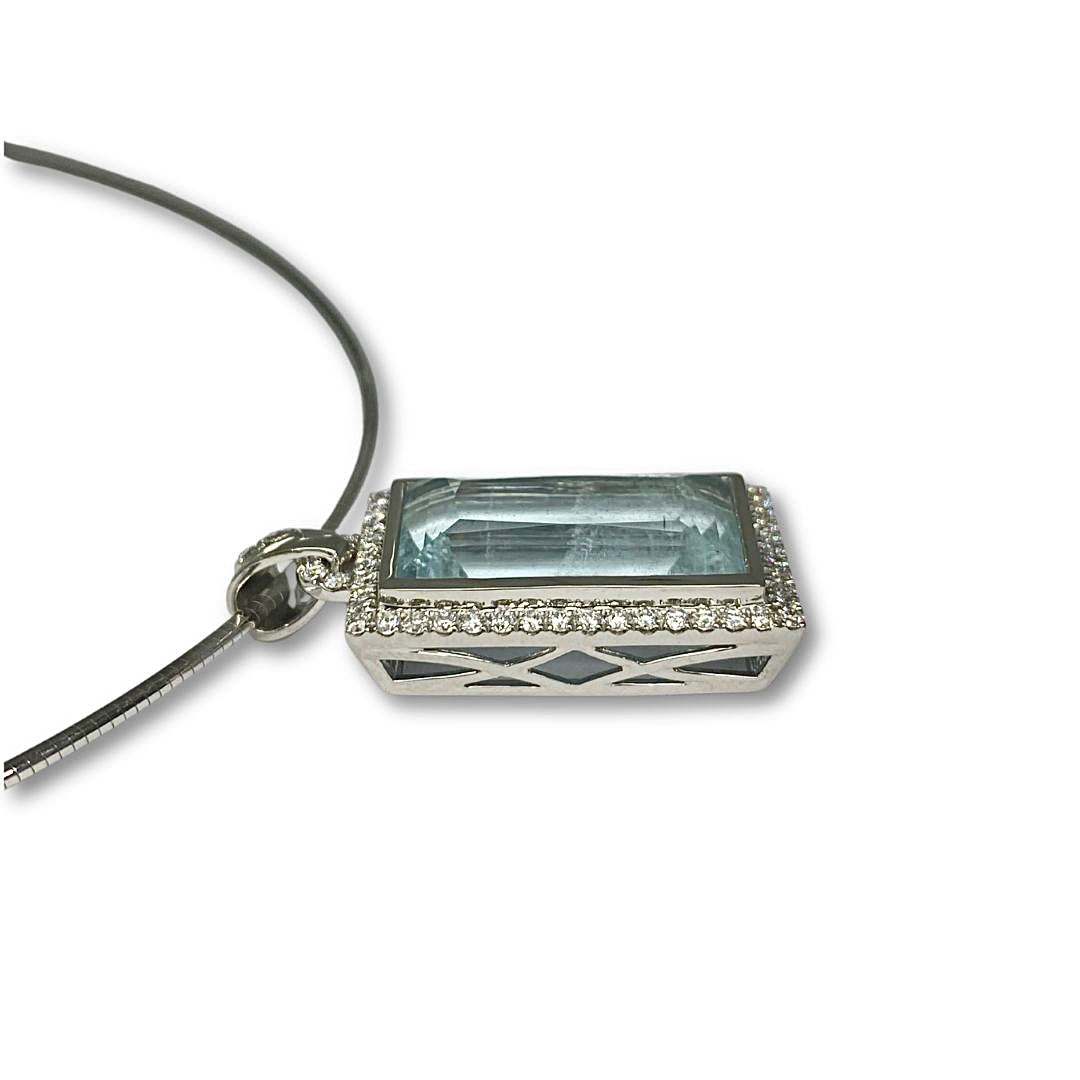 Lesunja Magnifique Necklace Platinum Aquamarine Diamonds, detail view, Lesunja atelier Zurich