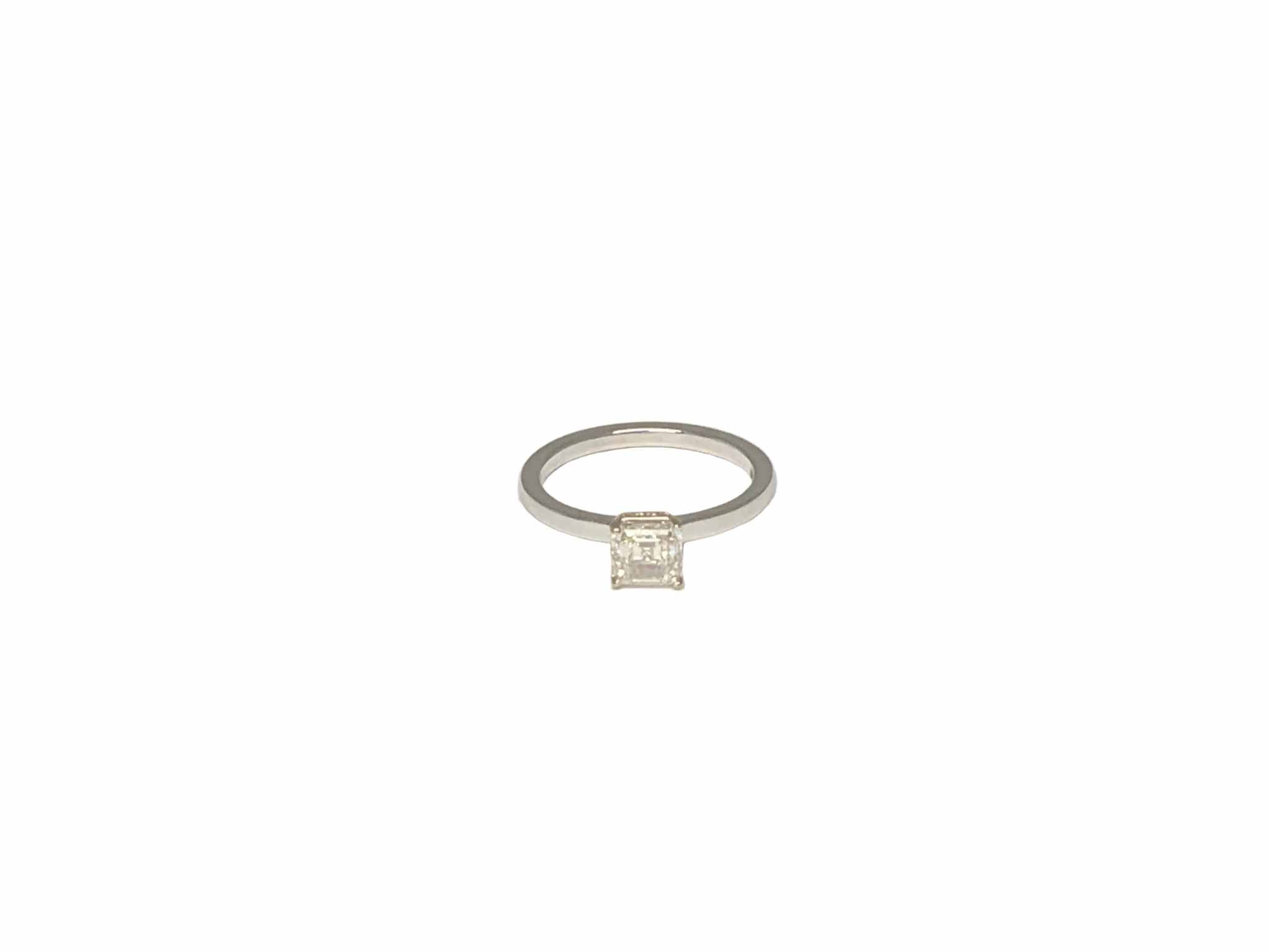 Lesunja Emerald Cut Diamond Ring 0.91 ct in 18K white gold