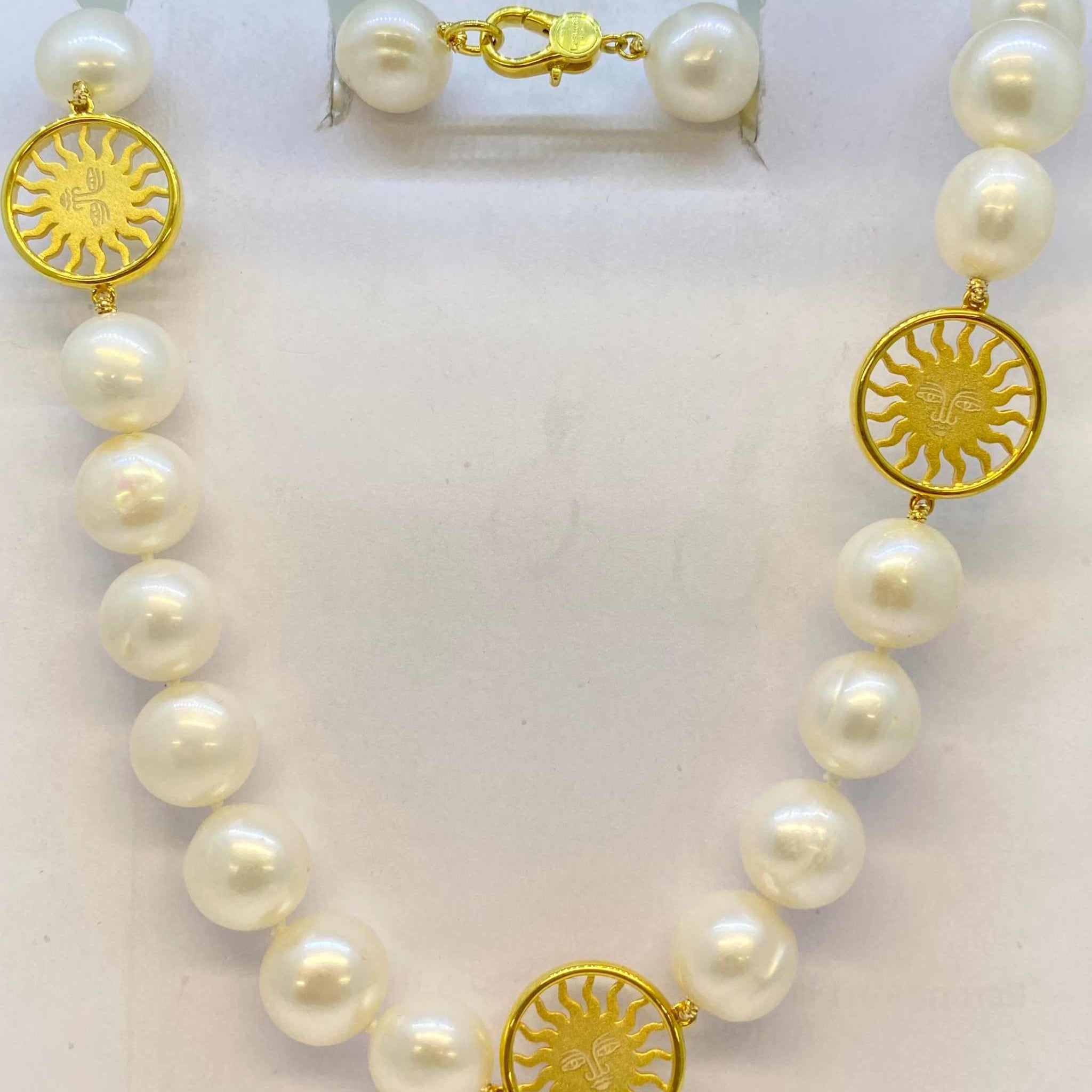 Lesunja St. Moritz Sun Pearl Necklace, detail view, Lesunja atelier Zurich