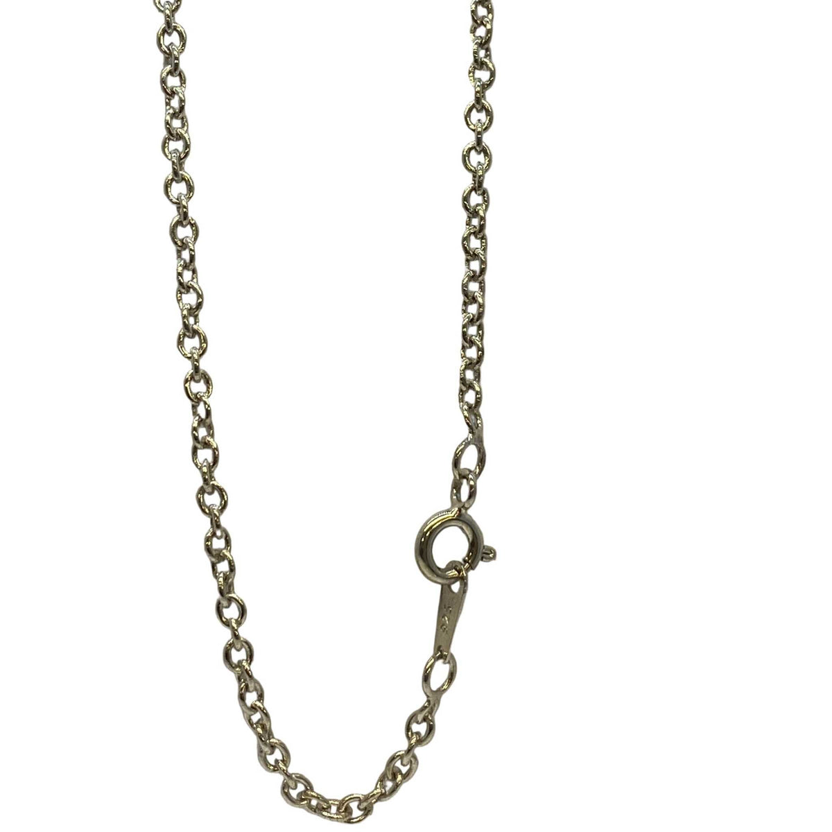 Lesunja Silver Letter L Necklace, detail view, Lesunja atelier Zurich