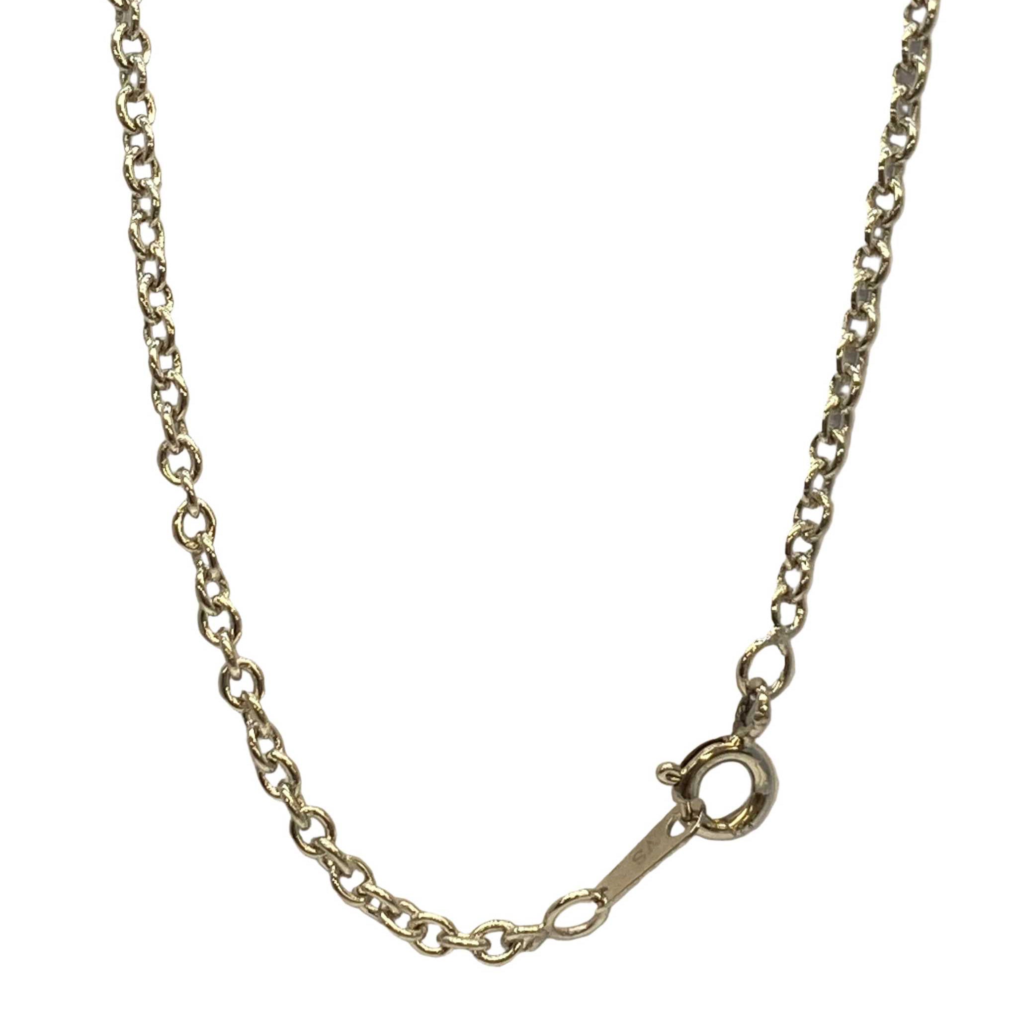 Lesunja Silver Letter O Necklace, detail view, Lesunja atelier Zurich
