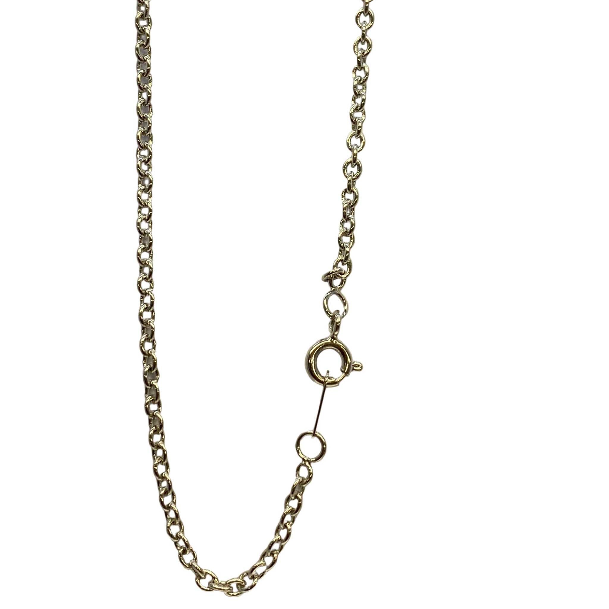 Lesunja Silver Letter P Necklace, detail view, Lesunja atelier Zurich