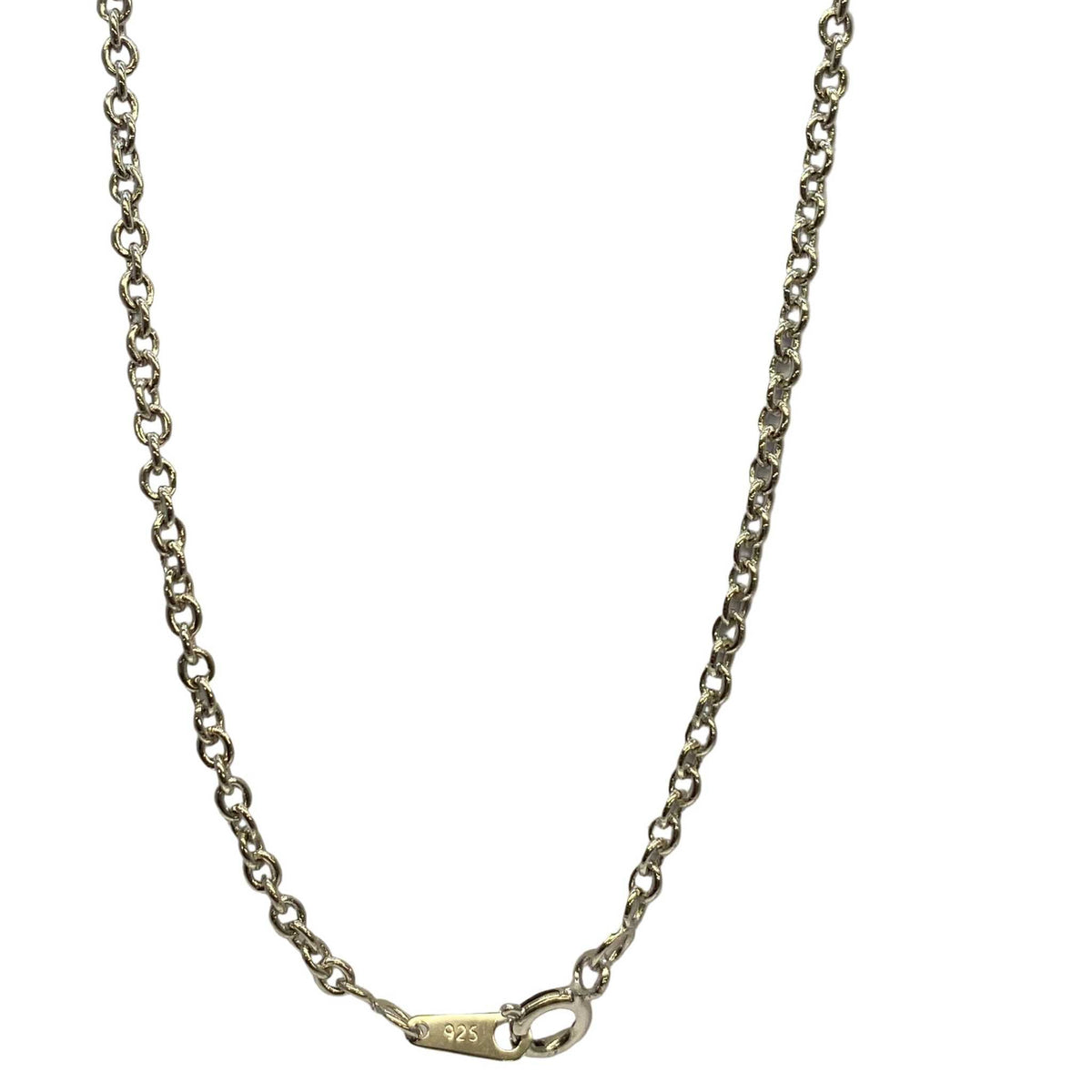 Lesunja Silver Letter R Necklace, detail view, Lesunja atelier Zurich