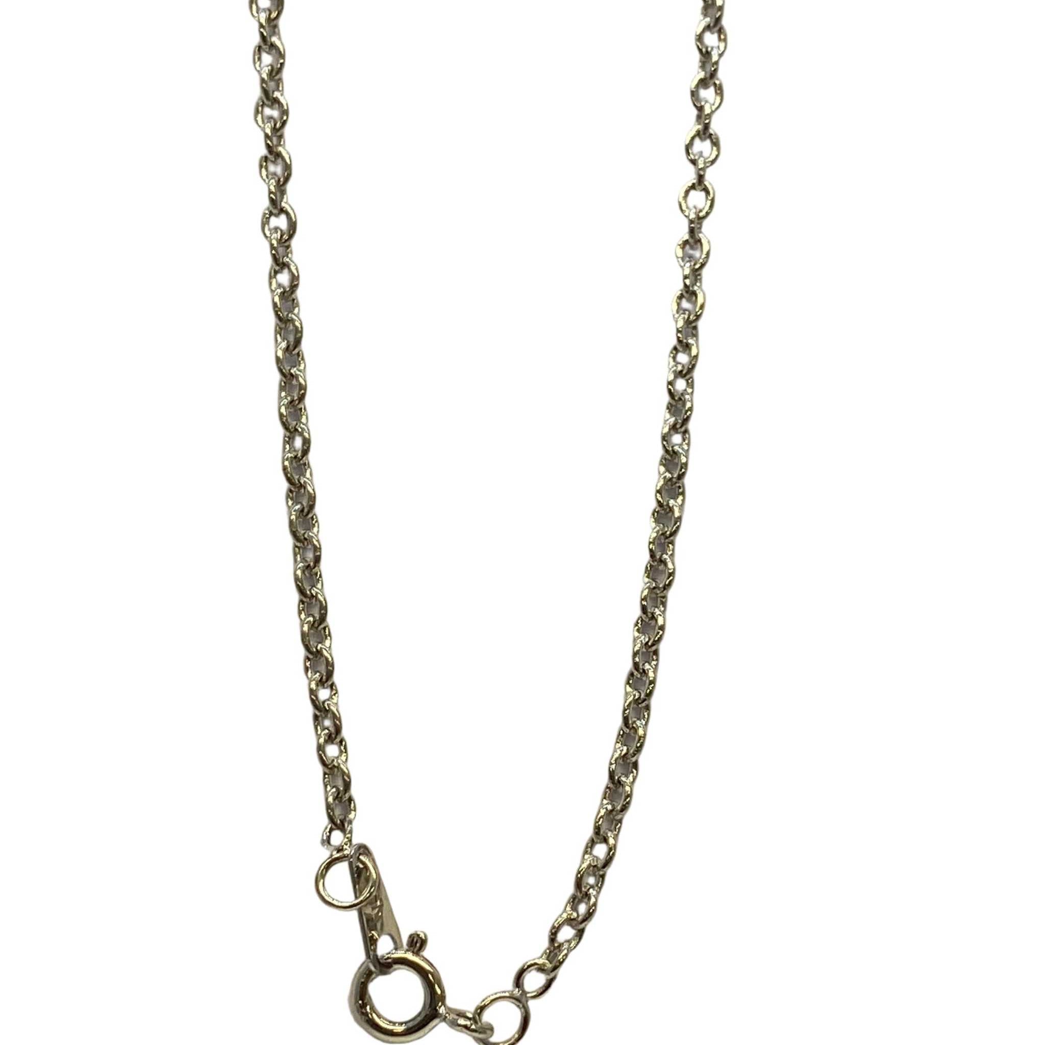 Lesunja Silver Letter Q Necklace, detail view, Lesunja atelier Zurich