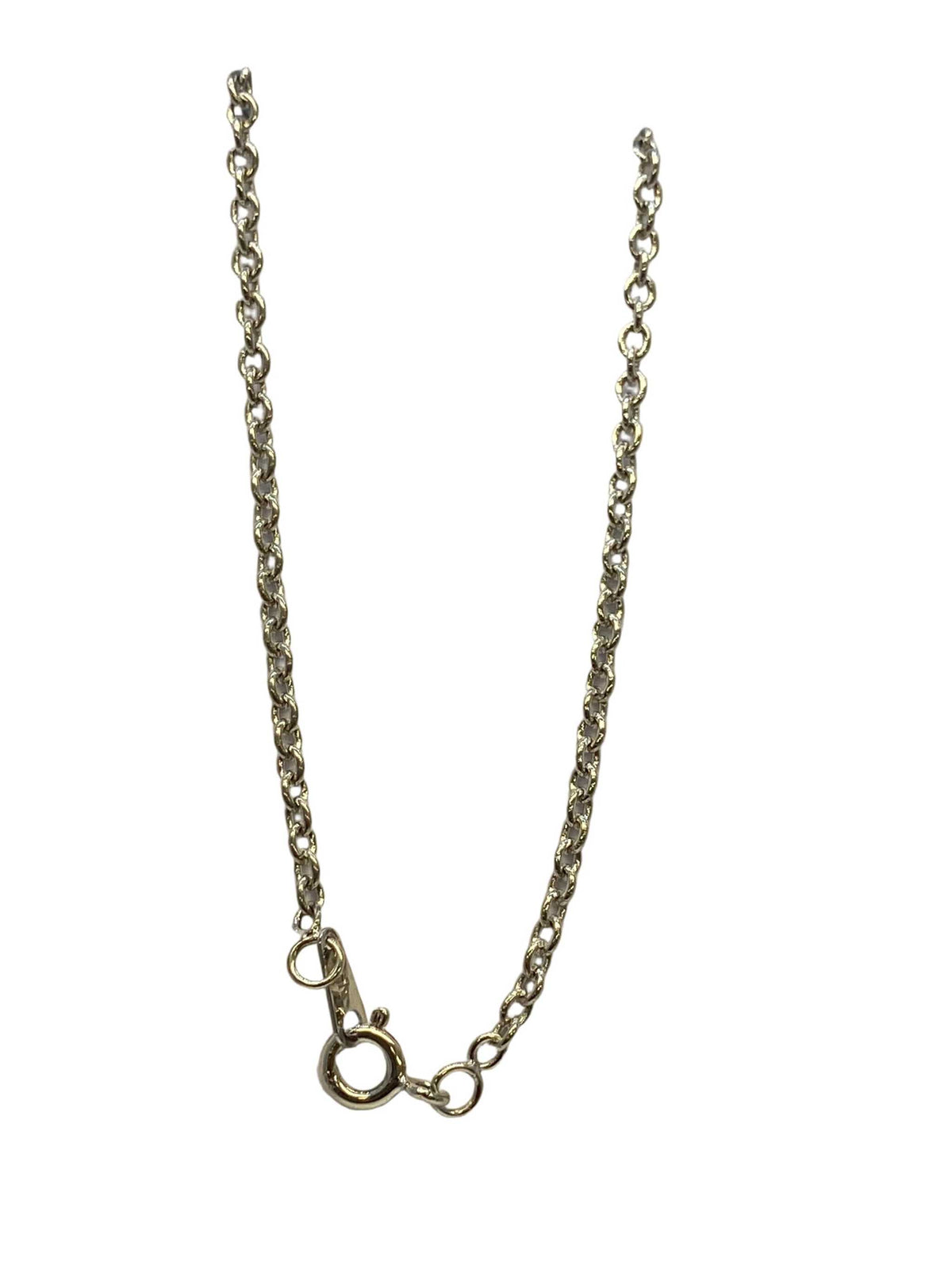 Lesunja Silver Letter Q Necklace, detail view, Lesunja atelier Zurich