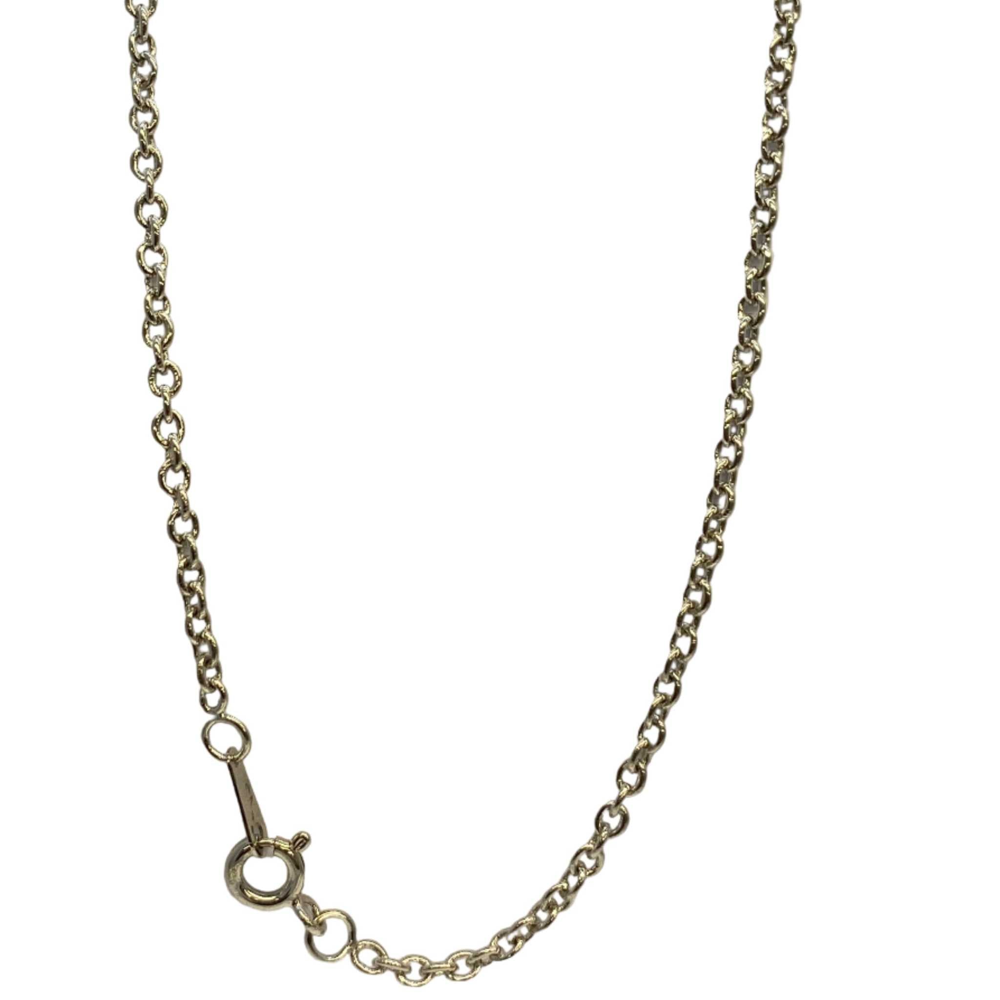 Lesunja Silver Letter U Necklace, detail view, Lesunja atelier Zurich